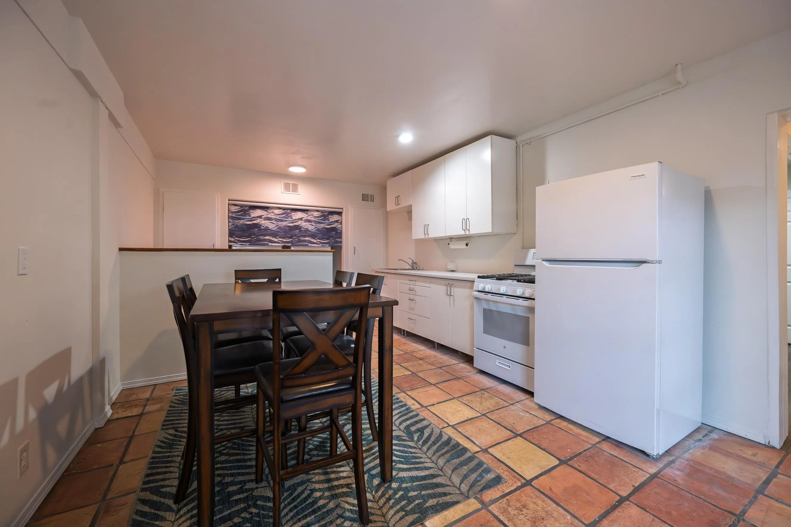 https://cdn.realtyfeed.com/cdn/127/260015796/fa1bf08754bacc00731c754e54e238e3.webp