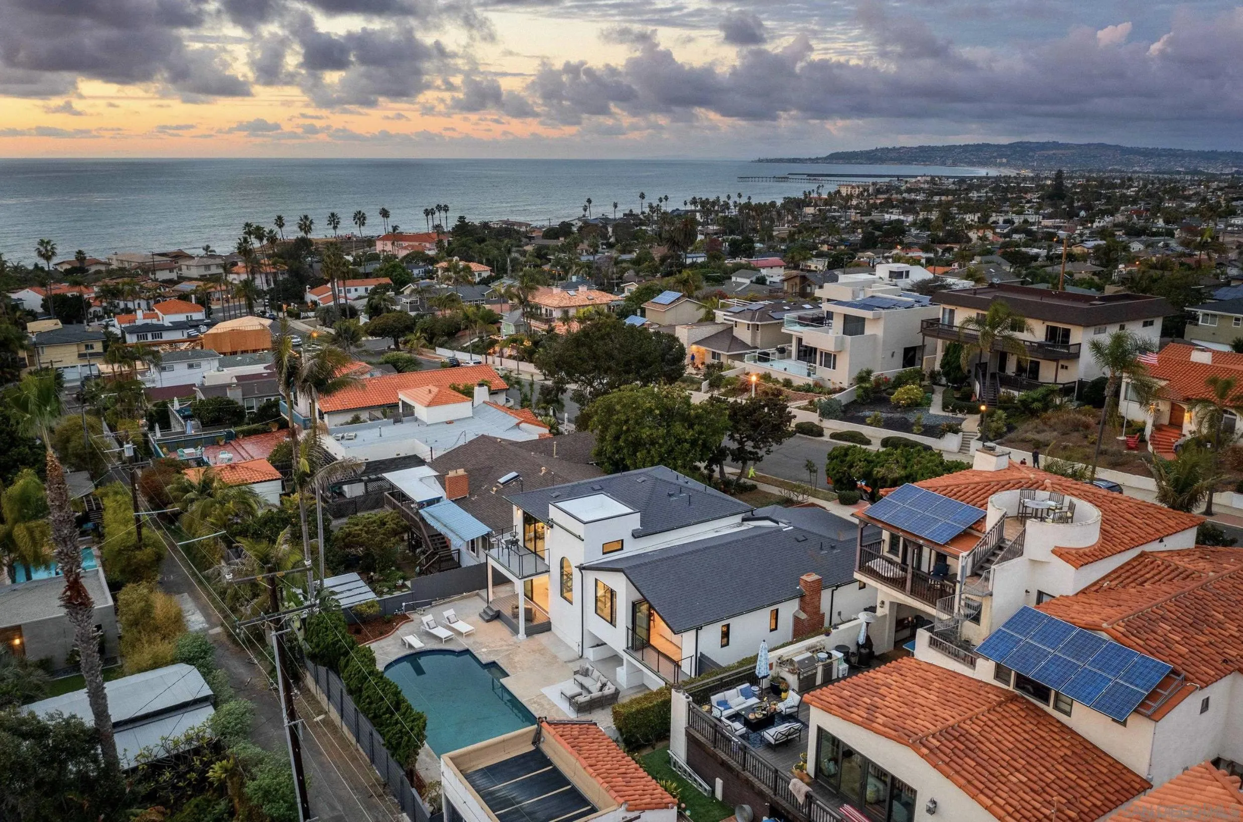 https://cdn.realtyfeed.com/cdn/127/260015798/1e0a188aedf537b5dec4fd0bca63708b.webp