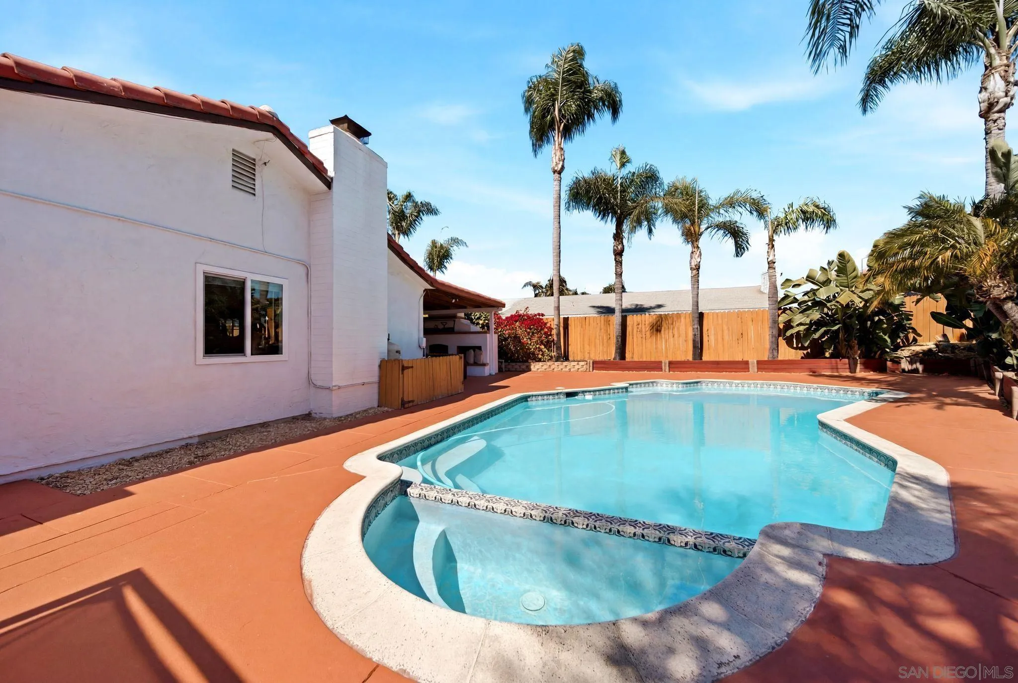 https://cdn.realtyfeed.com/cdn/127/260015807/0d1597147e0213ca70ab217660fdd0b7.webp