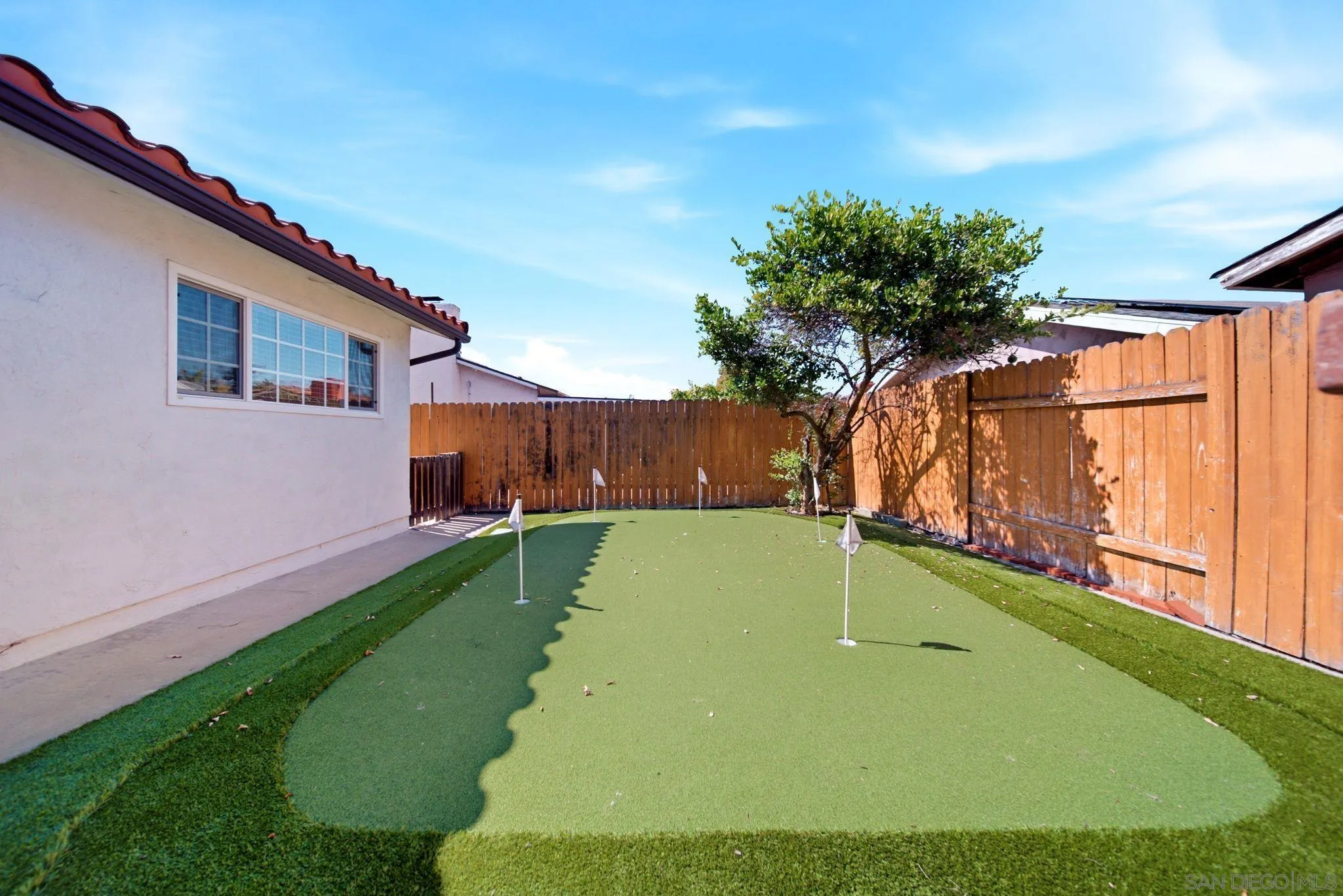 https://cdn.realtyfeed.com/cdn/127/260015807/1f6712cd1d9d573ca48ed2b670c18a81.webp