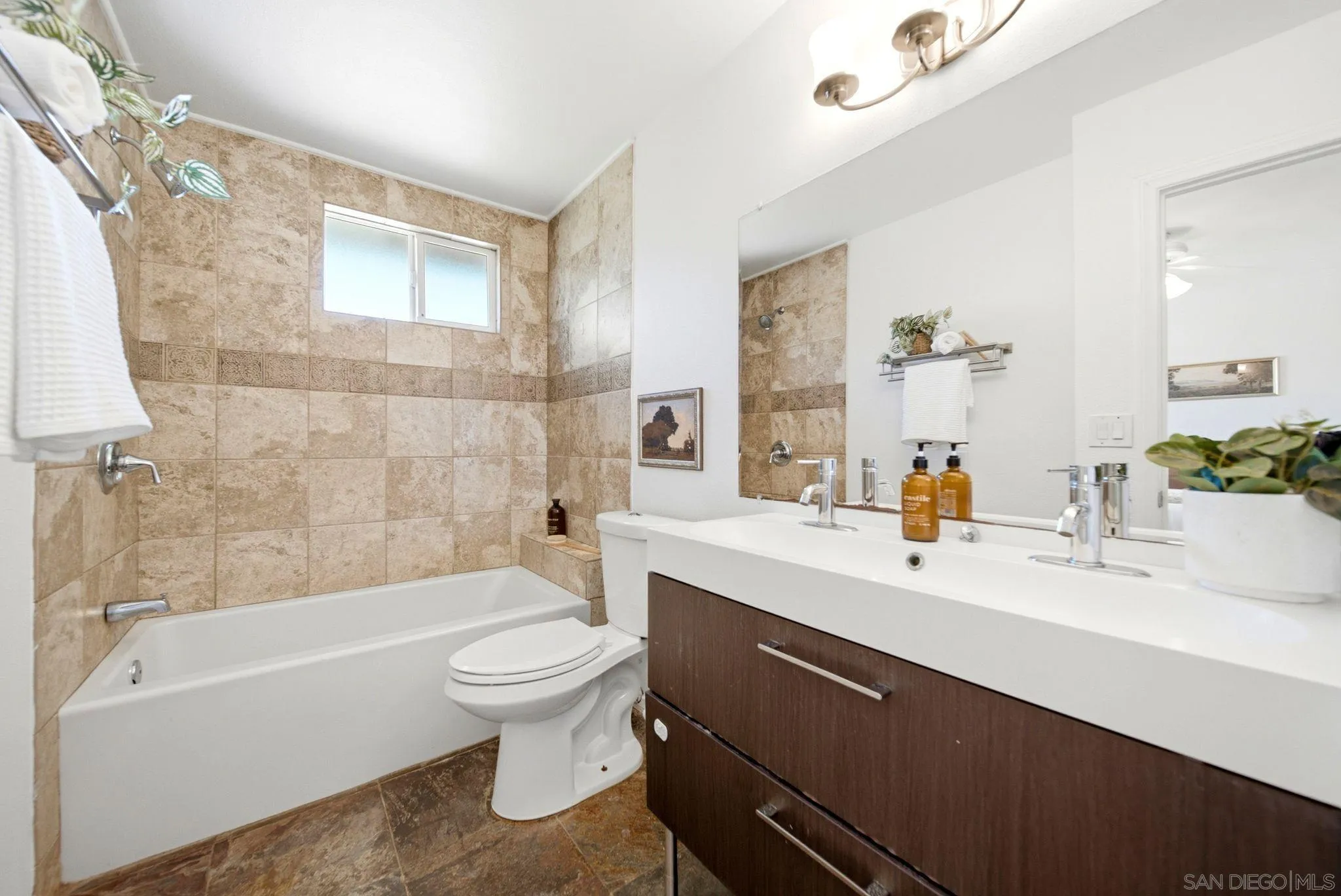 https://cdn.realtyfeed.com/cdn/127/260015807/b17fb3788444f2abf661854f819a7d49.webp