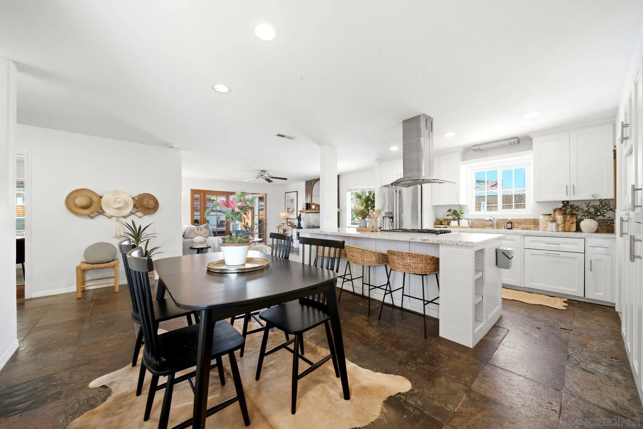 https://cdn.realtyfeed.com/cdn/127/260015807/ef5998f17aaba2da9b16c54e2ee88150.webp