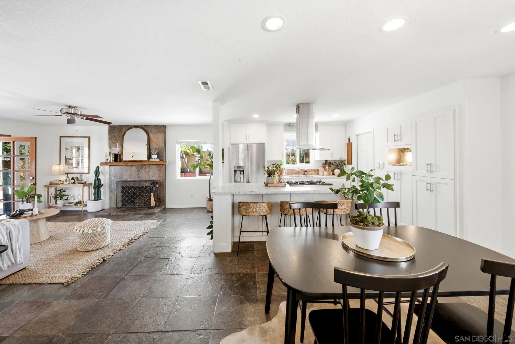 https://cdn.realtyfeed.com/cdn/127/260015807/f6df791f499a7c43e843c44912b78ac5.webp