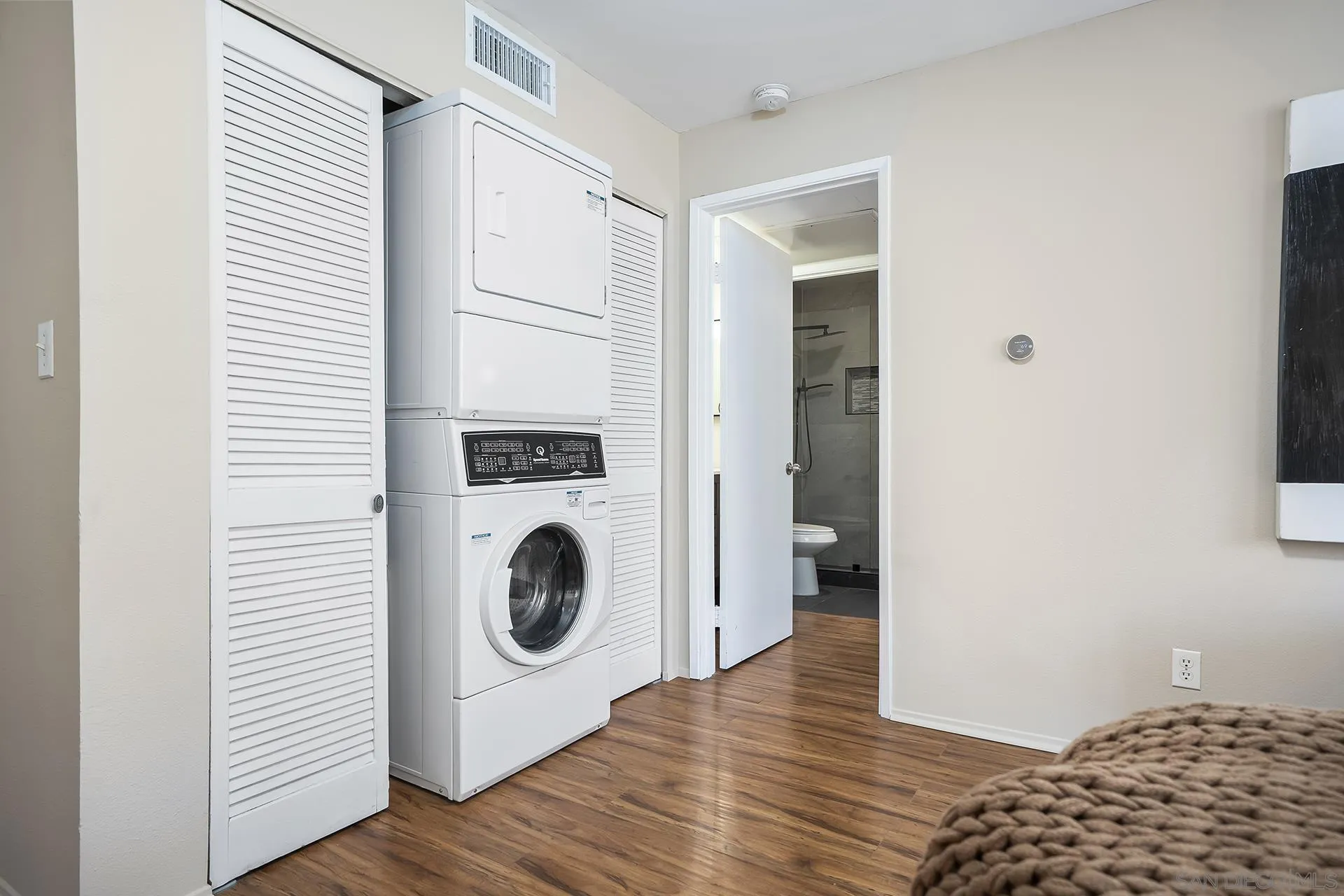 Photo #12: 260015812 Listing: Photo #12