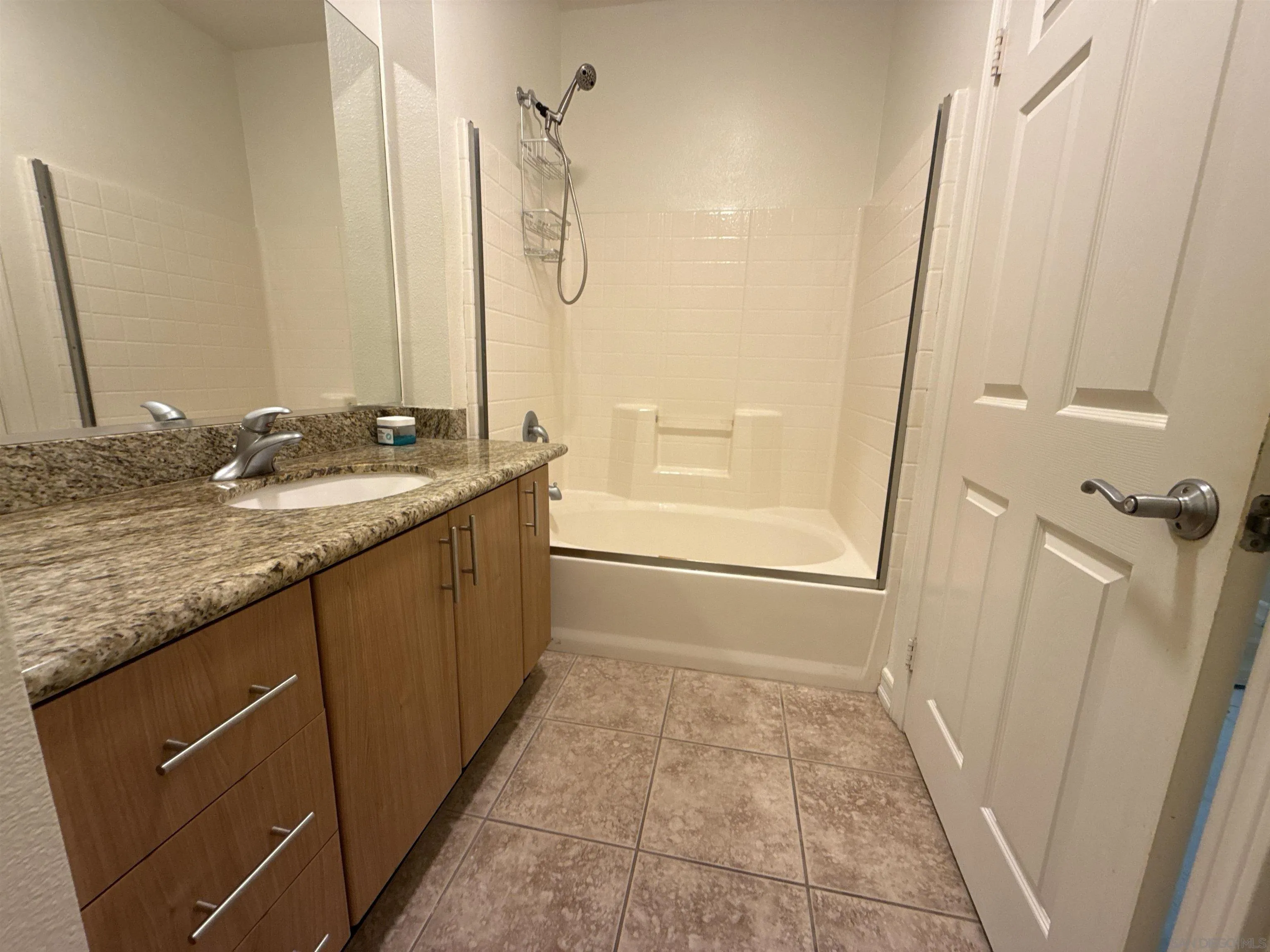 https://cdn.realtyfeed.com/cdn/127/260015813/0e3b68b878d015b6878ddc60eca17069.webp