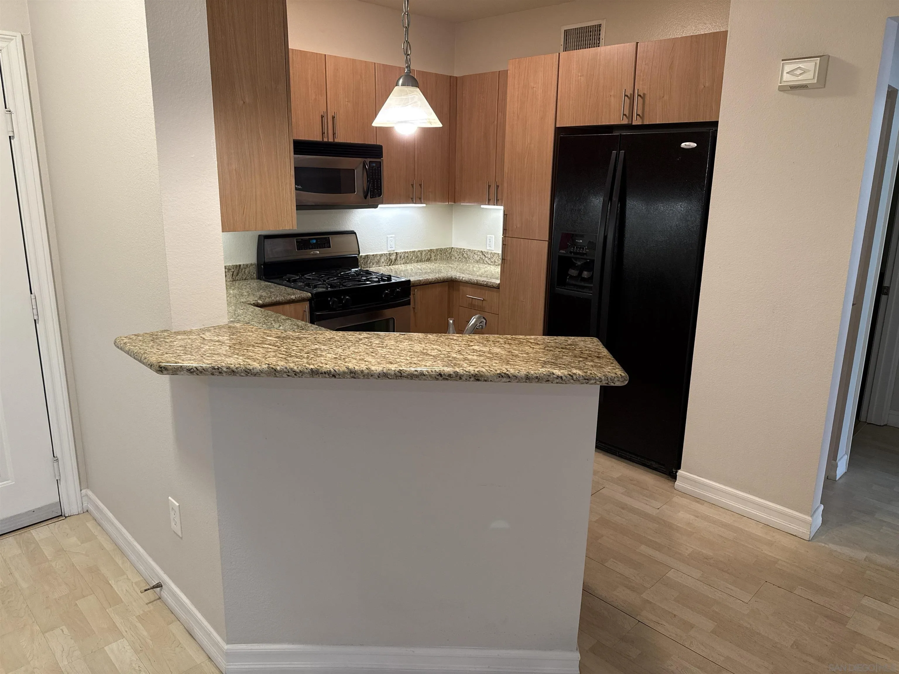 https://cdn.realtyfeed.com/cdn/127/260015813/1e1641e6bde14cbb61910ffbbfe1d1d2.webp