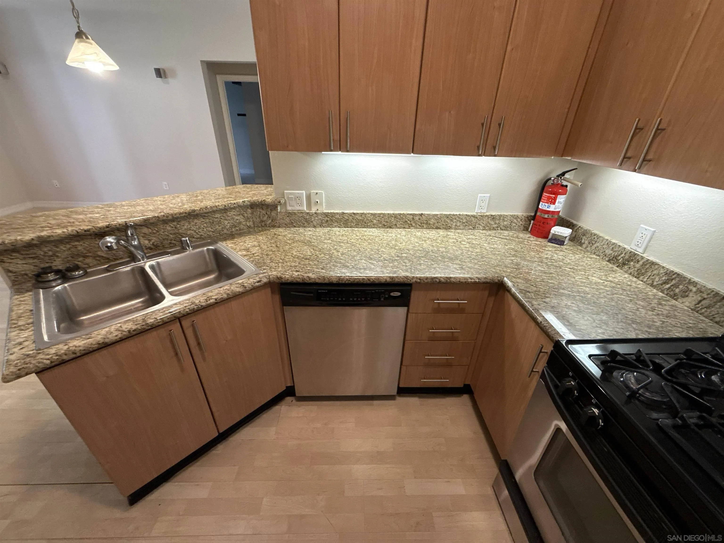 https://cdn.realtyfeed.com/cdn/127/260015813/395ff577ecc659e8e377838bb489bbc2.webp
