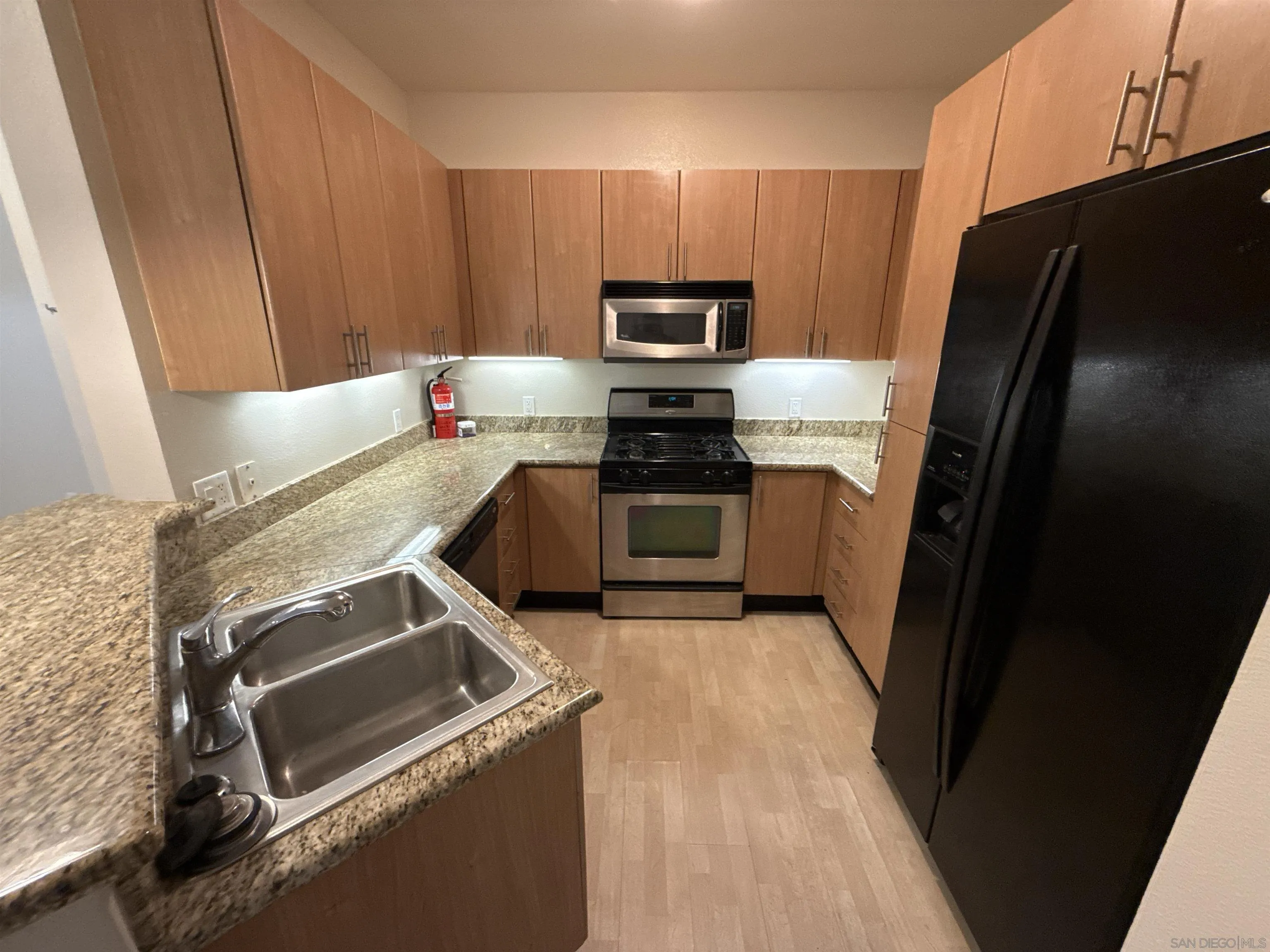 https://cdn.realtyfeed.com/cdn/127/260015813/555f01a1f0f891f955fba05441525a44.webp