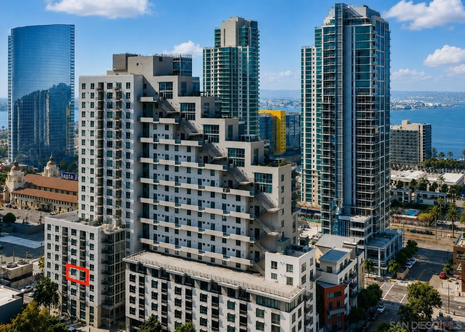 https://cdn.realtyfeed.com/cdn/127/260015815/c1470e00825291633ec3c7979fa893ee.webp