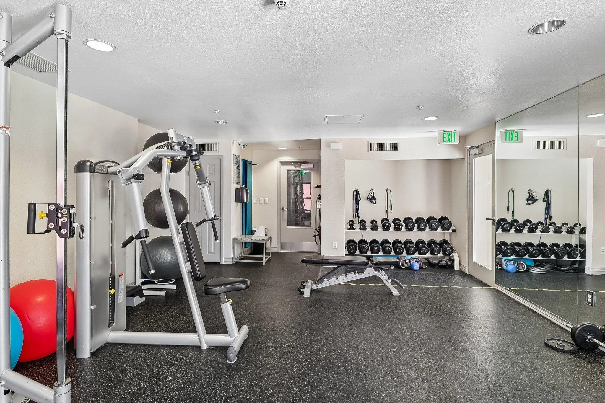 https://cdn.realtyfeed.com/cdn/127/260015815/f7c7152f8e44494a1fb188977c5771f4.webp