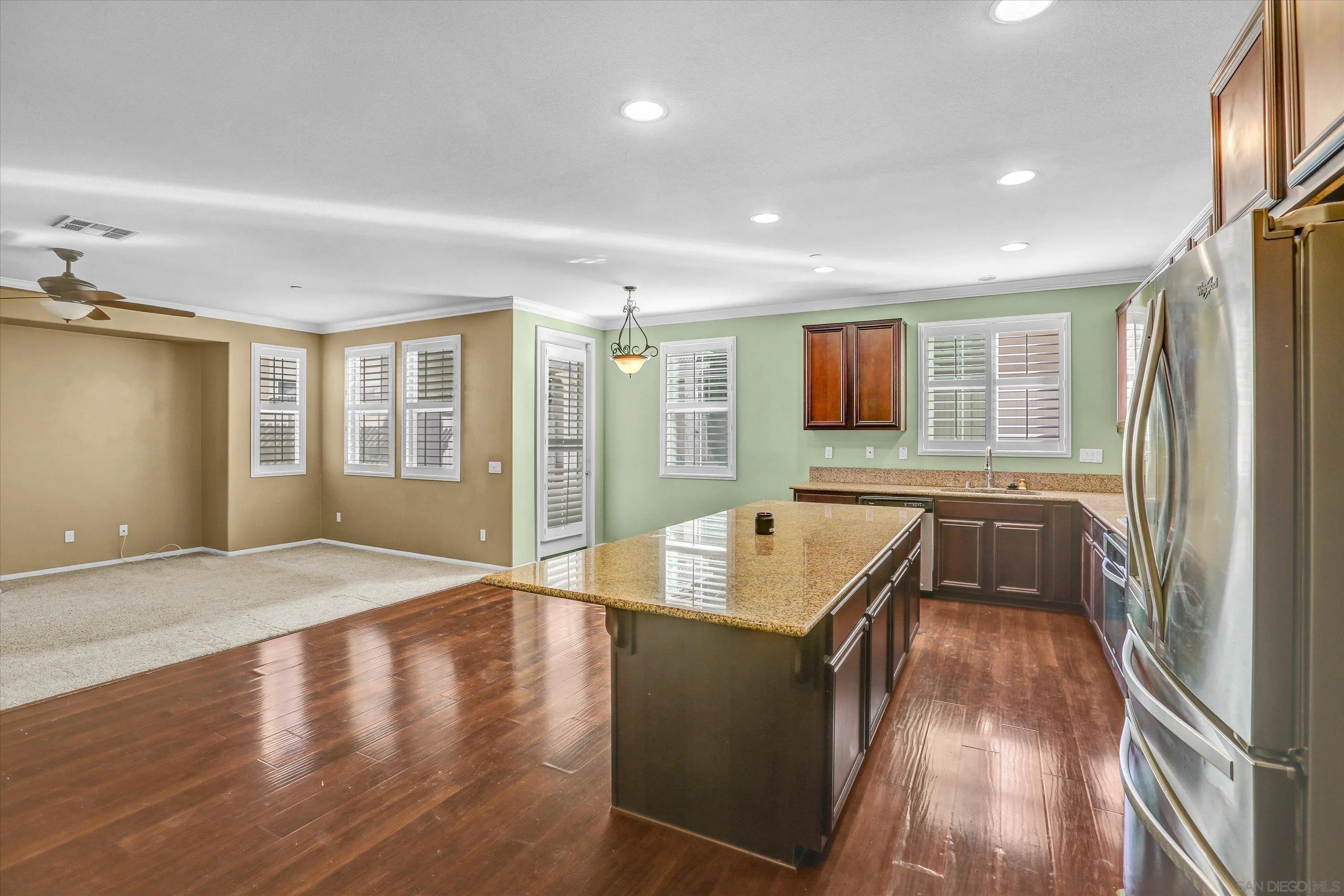 https://cdn.realtyfeed.com/cdn/127/260015829/41bc16ad5e9e82dd30acf4ccbcc5615c.webp