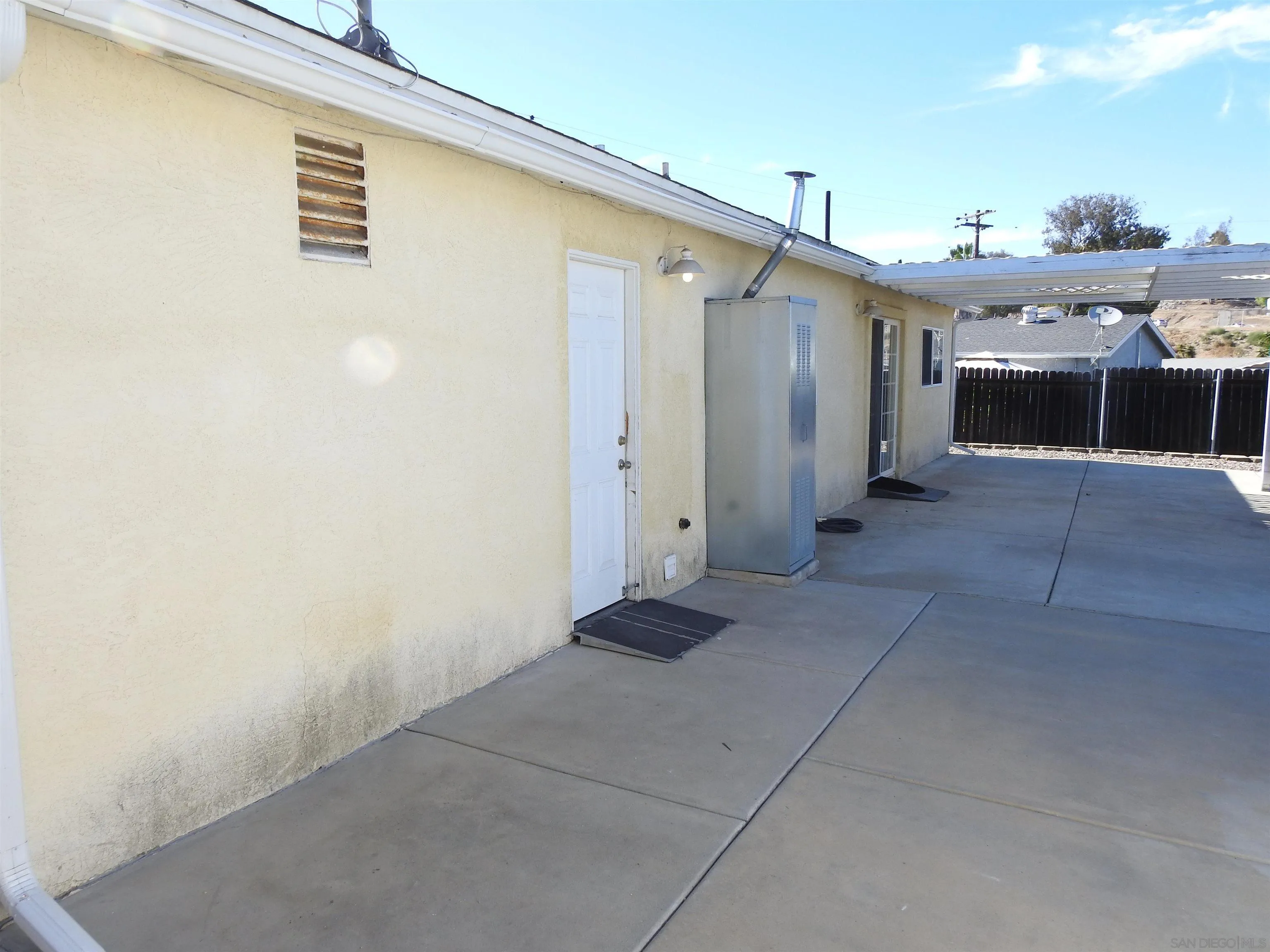 https://cdn.realtyfeed.com/cdn/127/260015830/1c3bc249361692781e65a9ab4765cbd6.webp