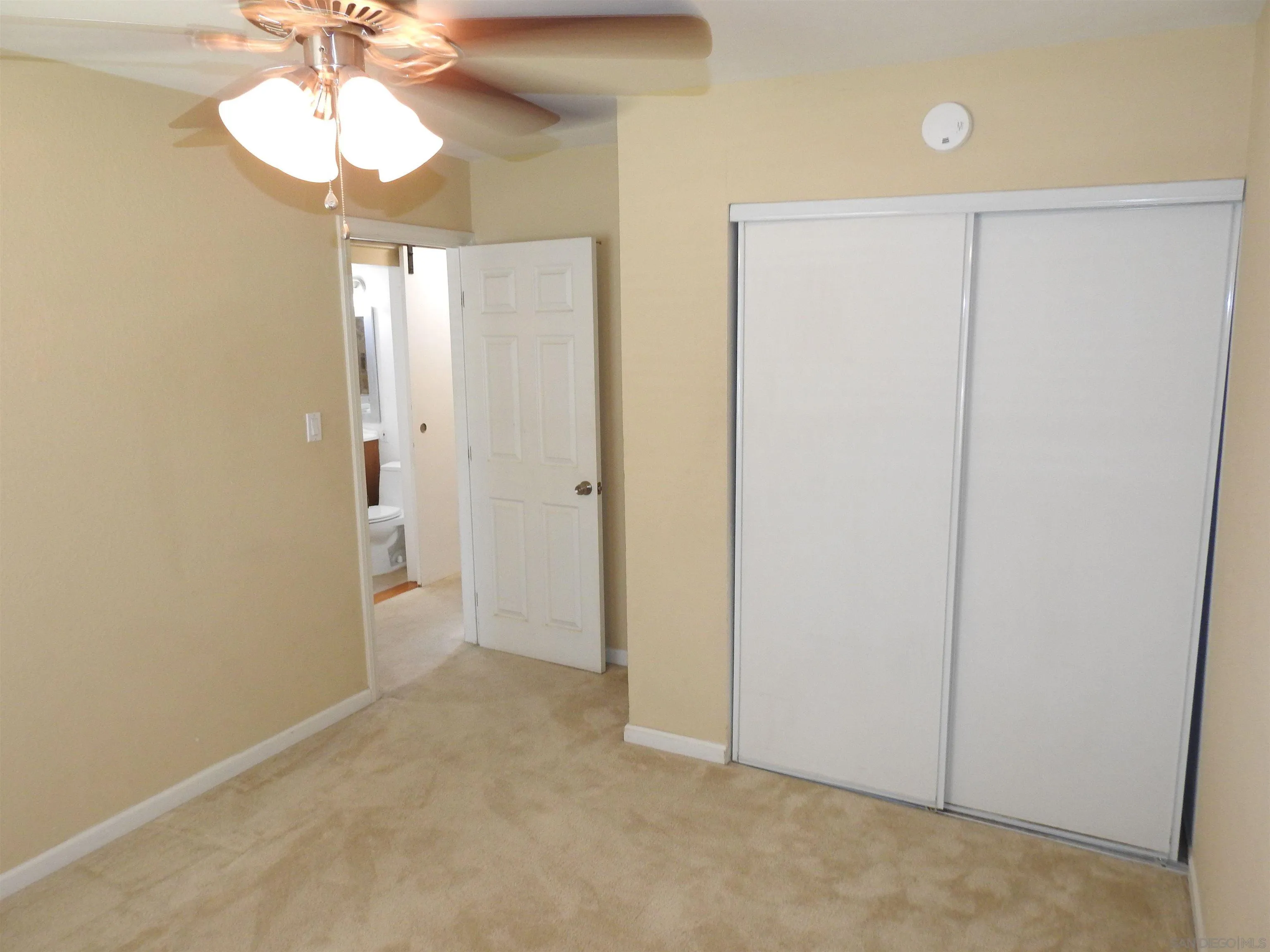 https://cdn.realtyfeed.com/cdn/127/260015830/4a556e52d65cbcfe7415f4ab49c9f6ab.webp