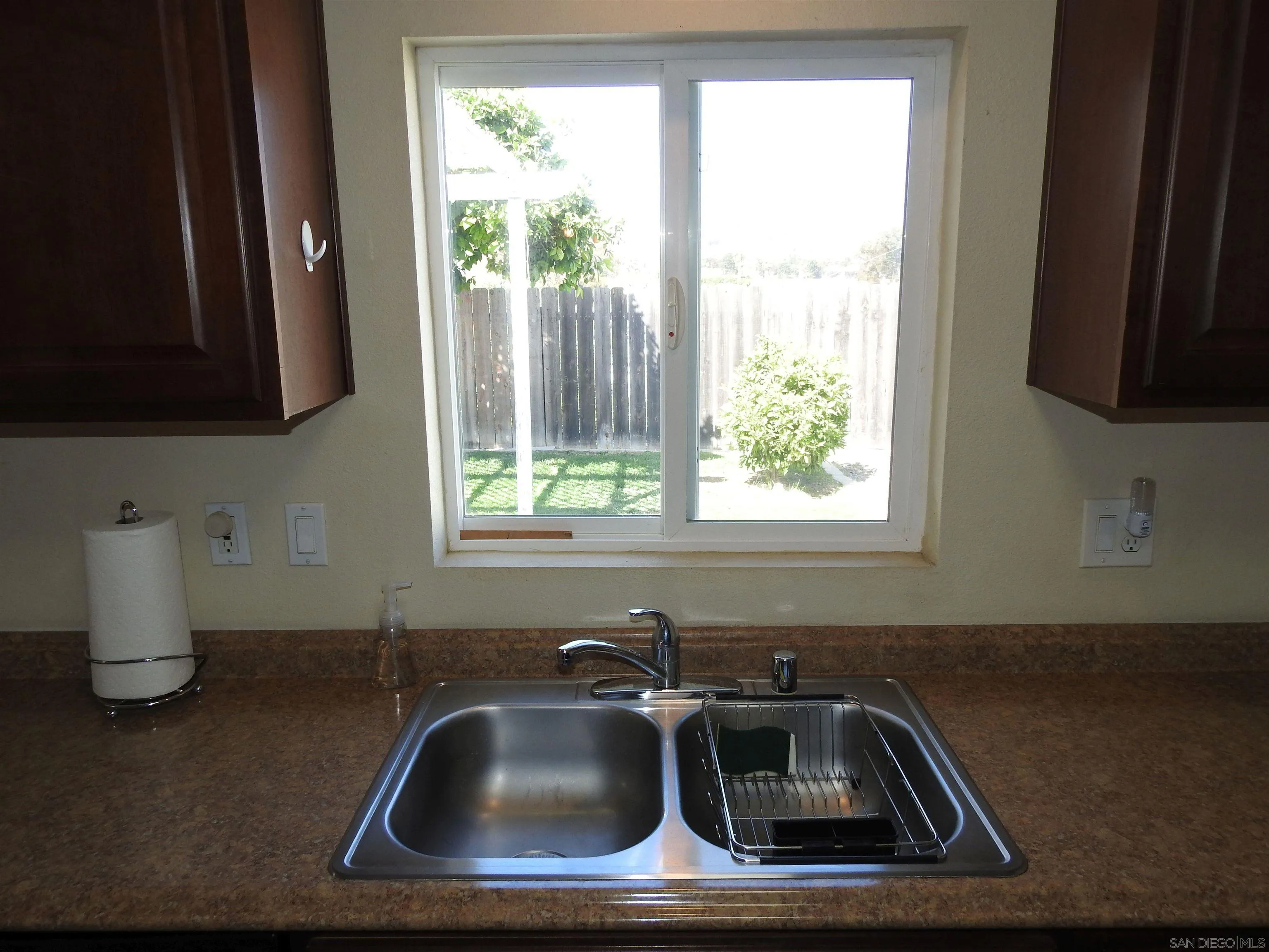 https://cdn.realtyfeed.com/cdn/127/260015830/5beffb4f2d90bd3f5ed94259cbc37f03.webp