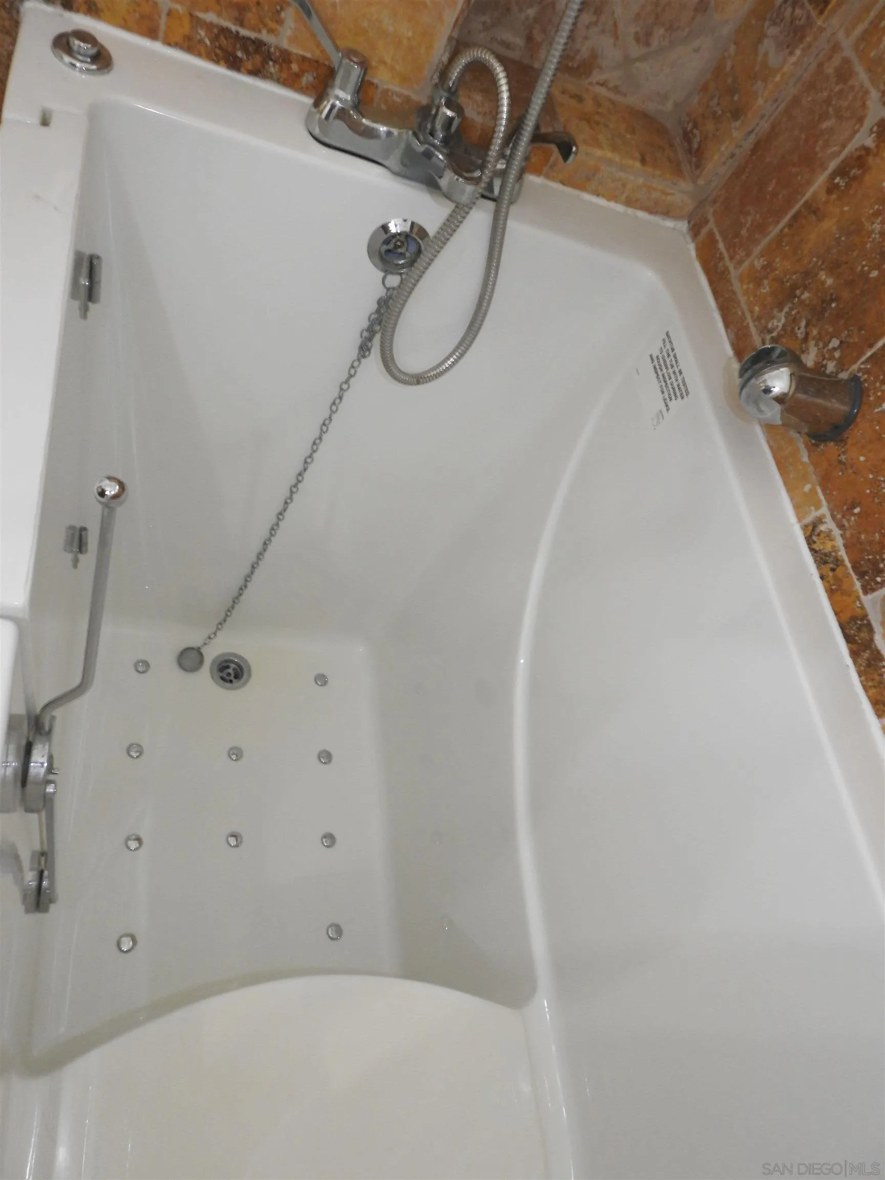 https://cdn.realtyfeed.com/cdn/127/260015830/5c7486279dd7cb4ae8928cfc77a83607.webp