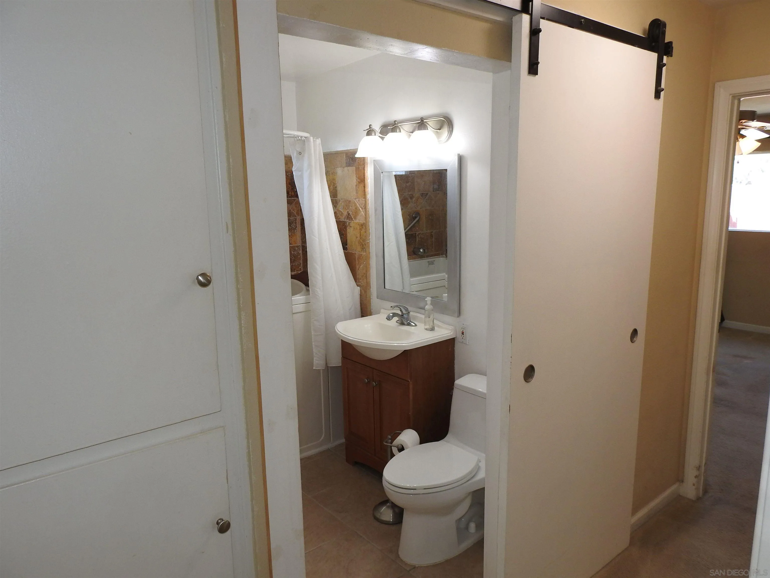 https://cdn.realtyfeed.com/cdn/127/260015830/658f2780155a8b5045965bfda46dff54.webp