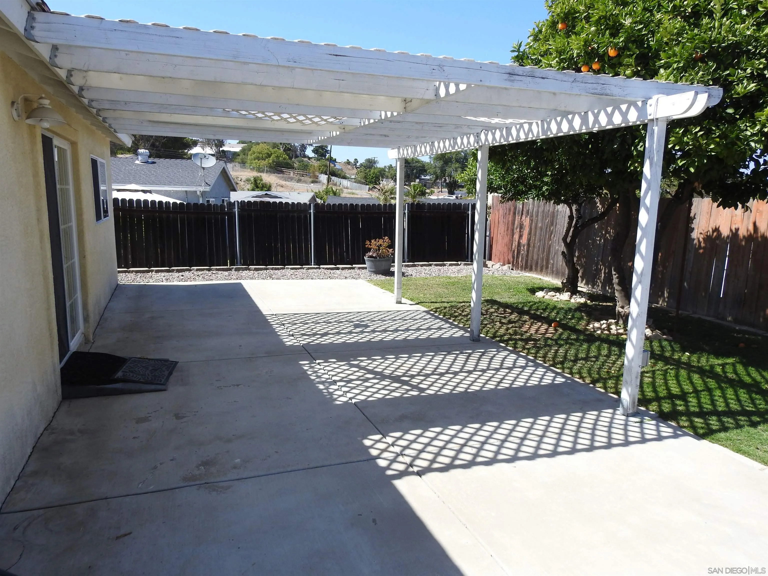 https://cdn.realtyfeed.com/cdn/127/260015830/7e1cbe7c384578f9c1700ce087d7d69b.webp