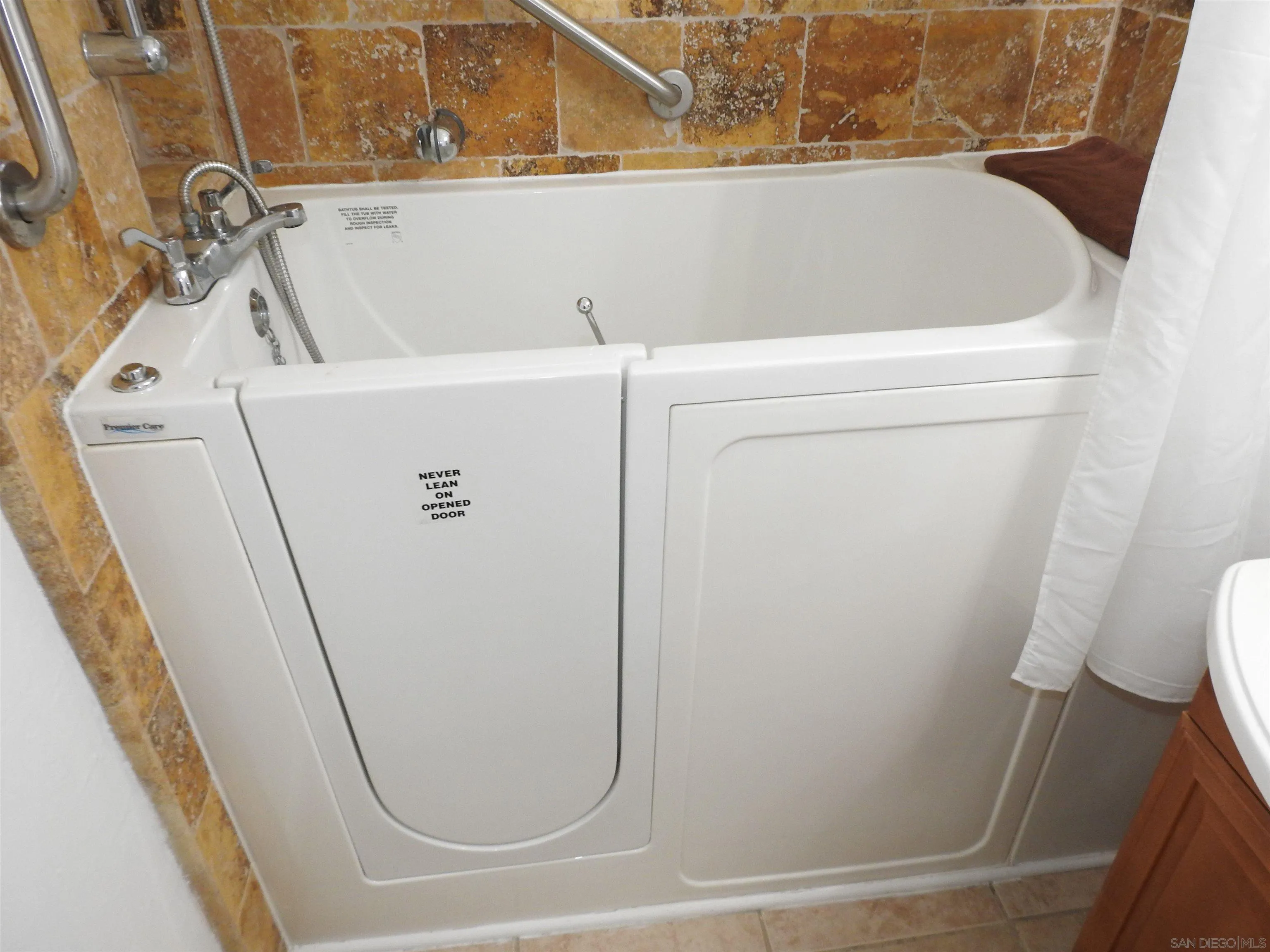 https://cdn.realtyfeed.com/cdn/127/260015830/eae905449c7634fee099ba8ccad15b8c.webp