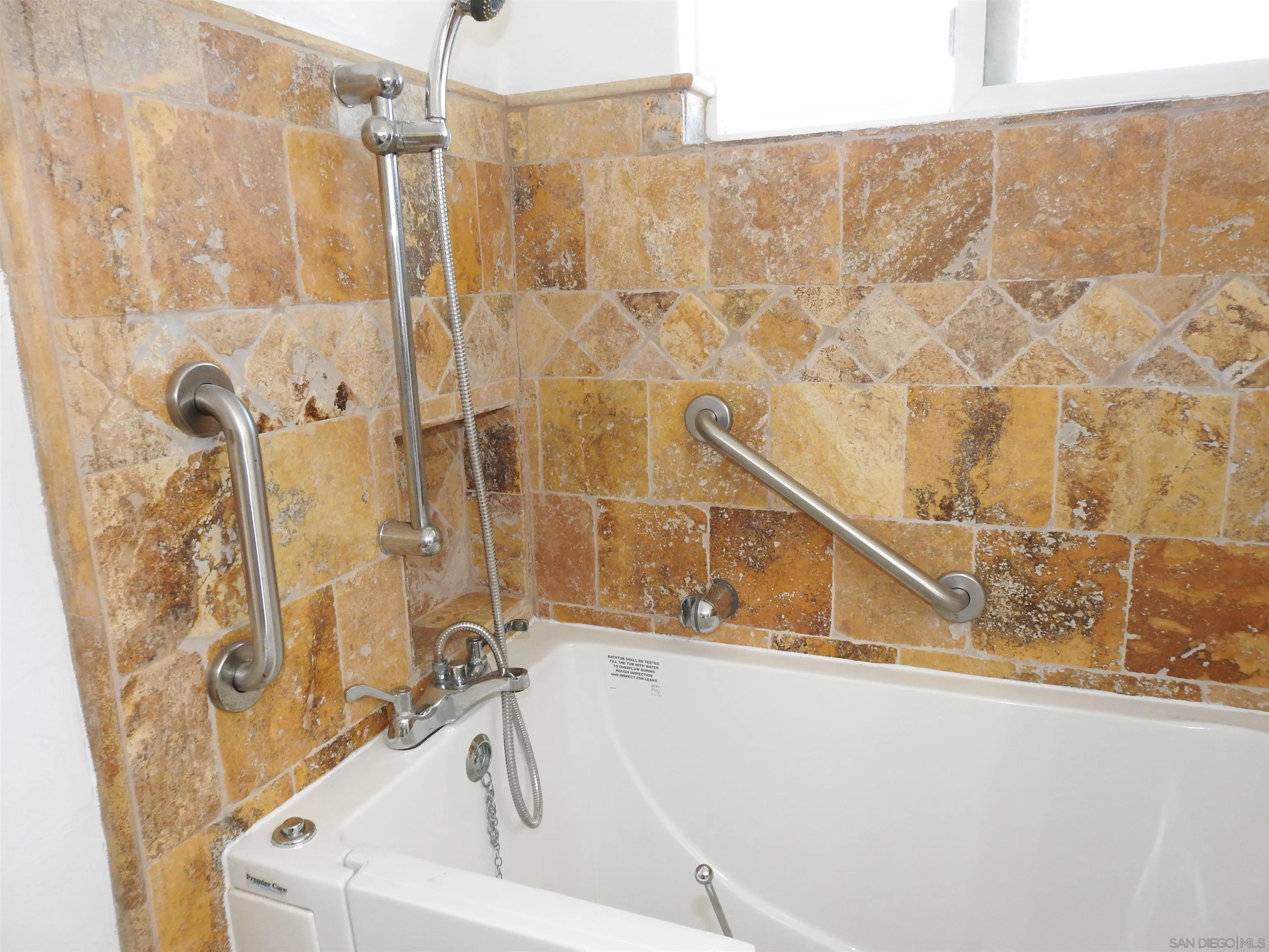 https://cdn.realtyfeed.com/cdn/127/260015830/f61c60767acf4b4fa980e7b5b340e9aa.webp