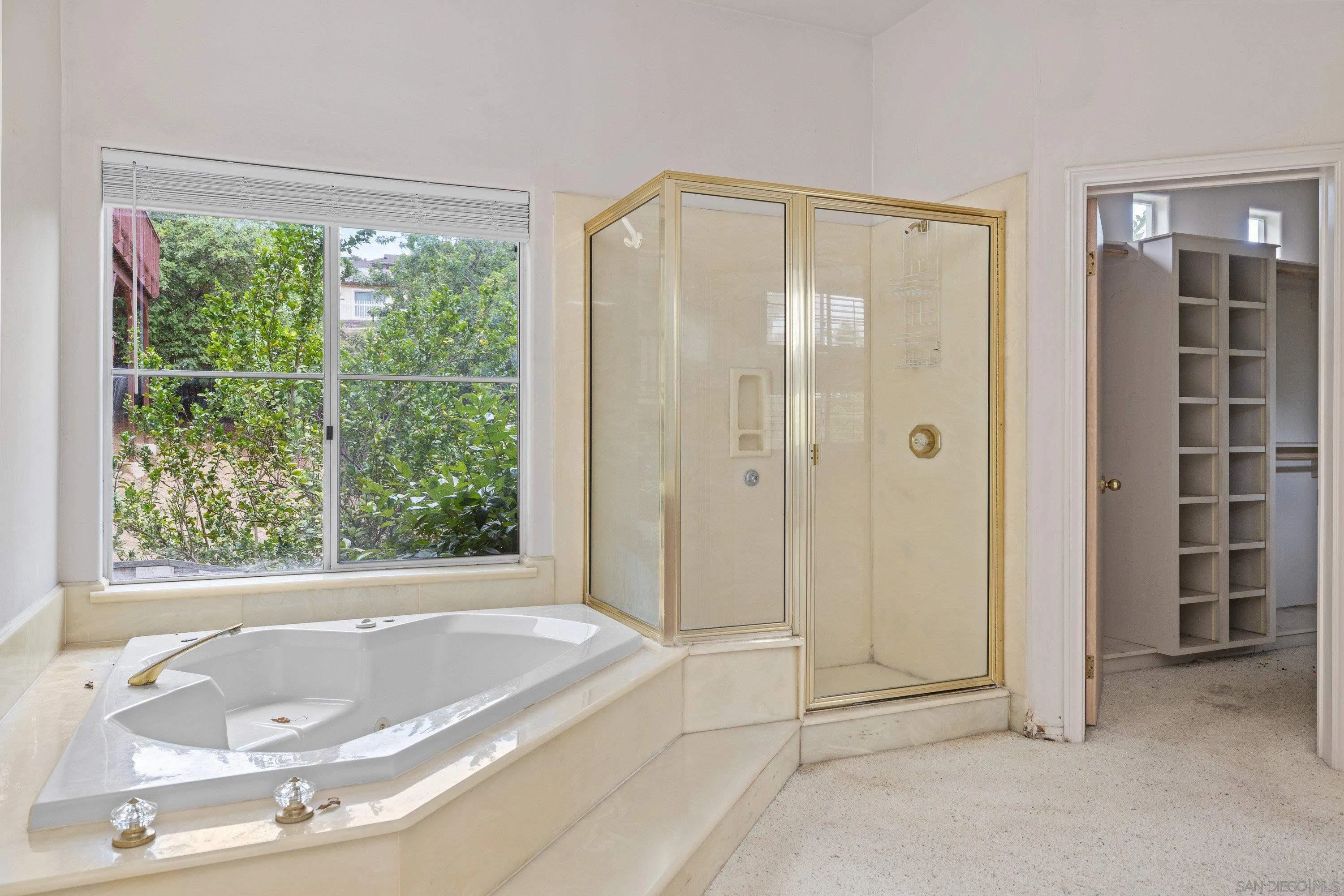 https://cdn.realtyfeed.com/cdn/127/260015832/0153c753696aaadfcd0f79b6e417b4c4.webp