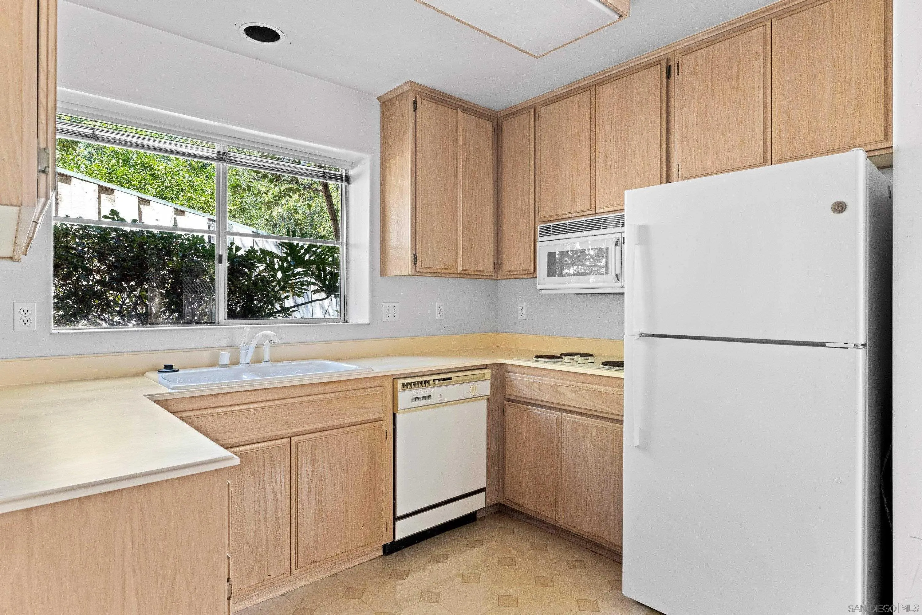 https://cdn.realtyfeed.com/cdn/127/260015832/25f3f4fe7f679c9dc4cd0e6037457641.webp
