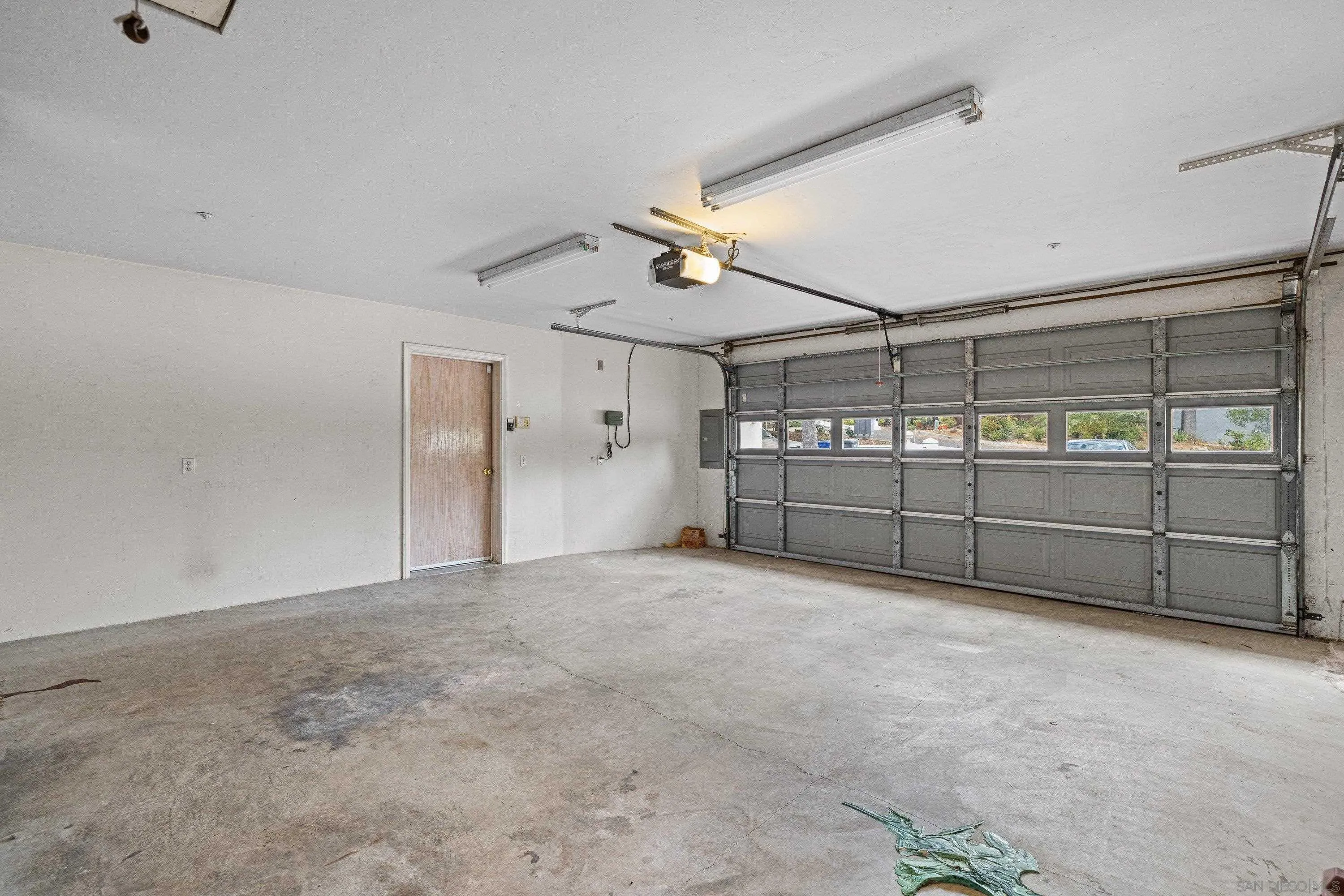 https://cdn.realtyfeed.com/cdn/127/260015832/3bfab23a7bcbebb1bf1b56a3a02ba2fb.webp