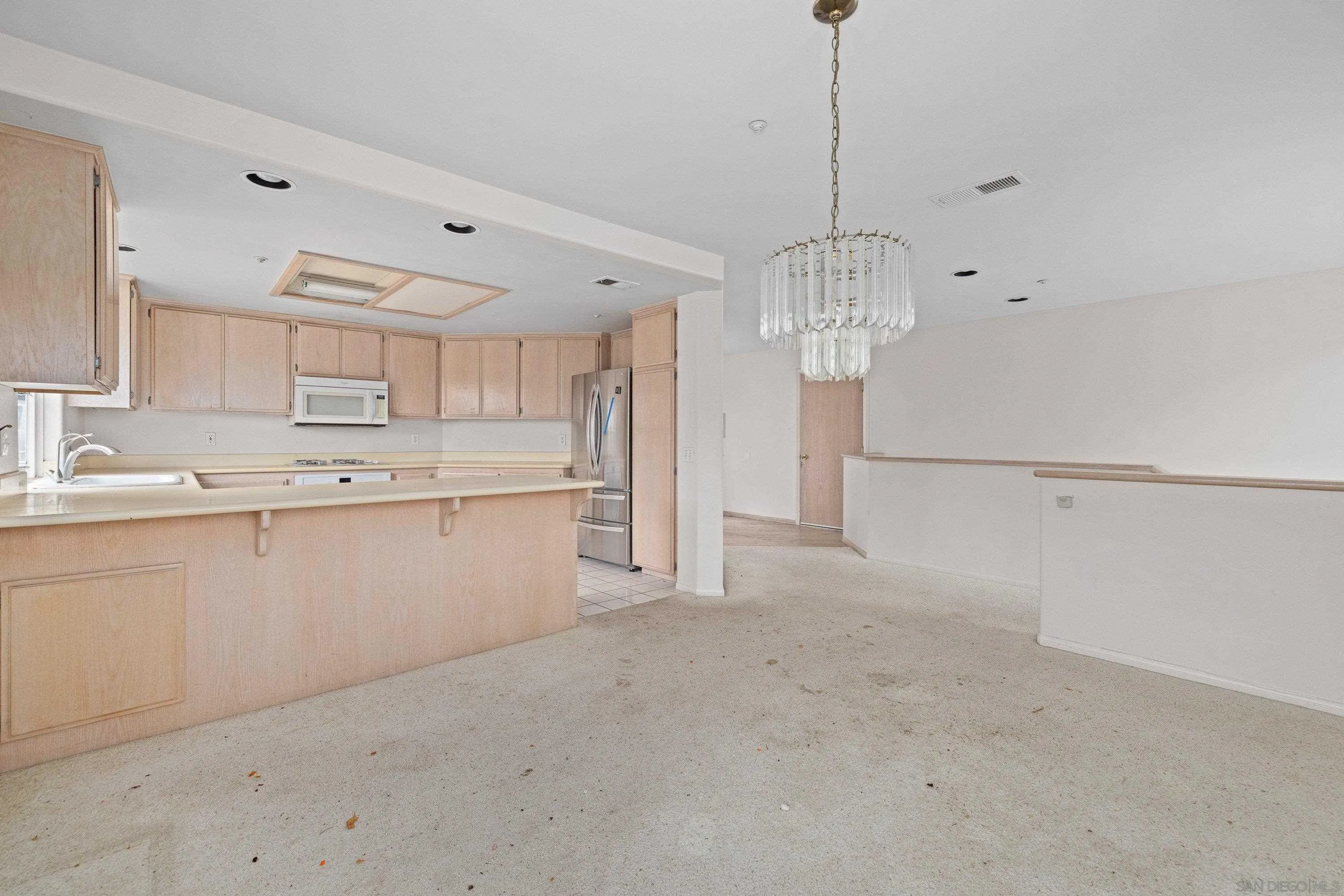 https://cdn.realtyfeed.com/cdn/127/260015832/43cb0c4d2af36012a0b83e4a8cf41048.webp