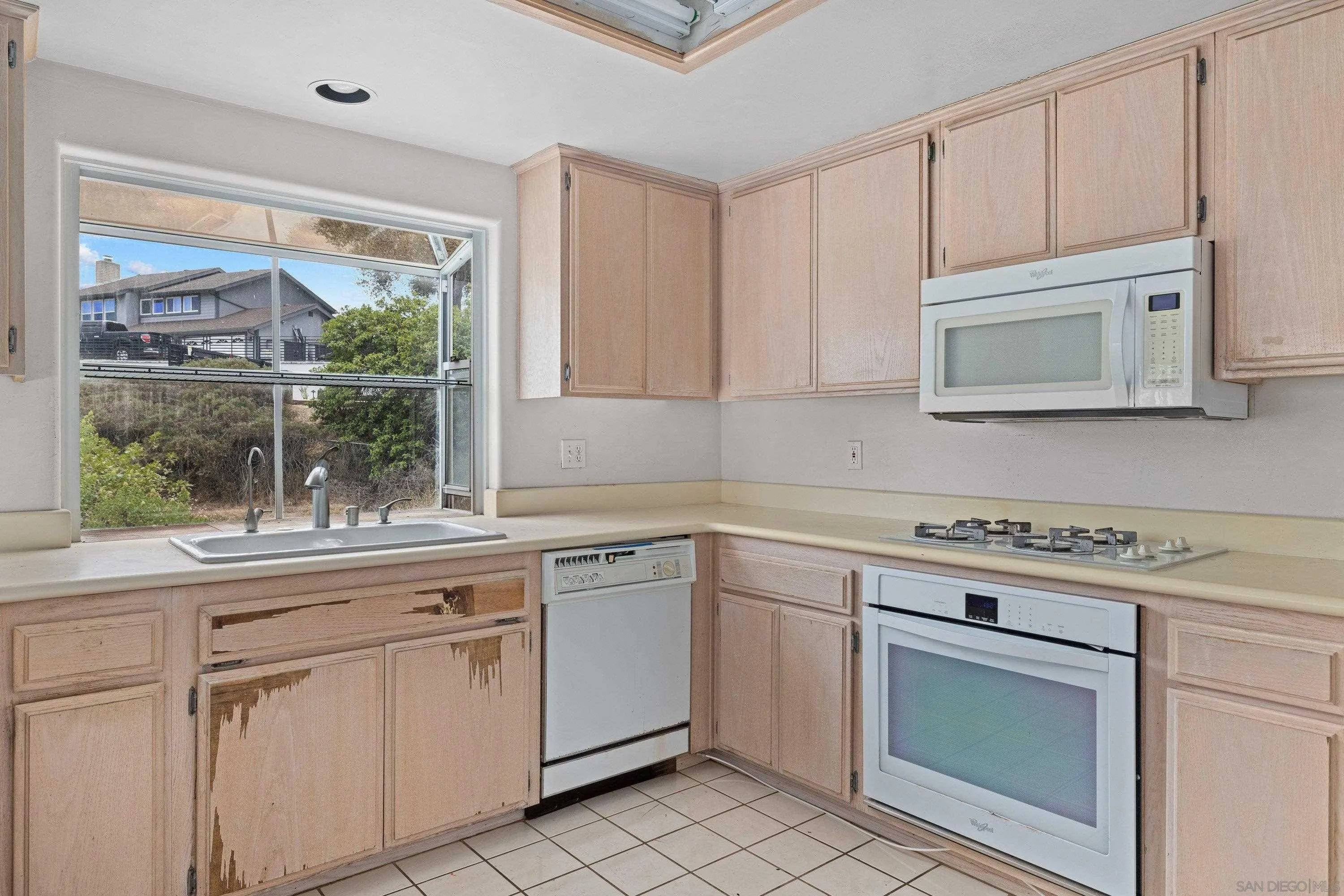 https://cdn.realtyfeed.com/cdn/127/260015832/51f31c177426528c515a5802332f3e55.webp