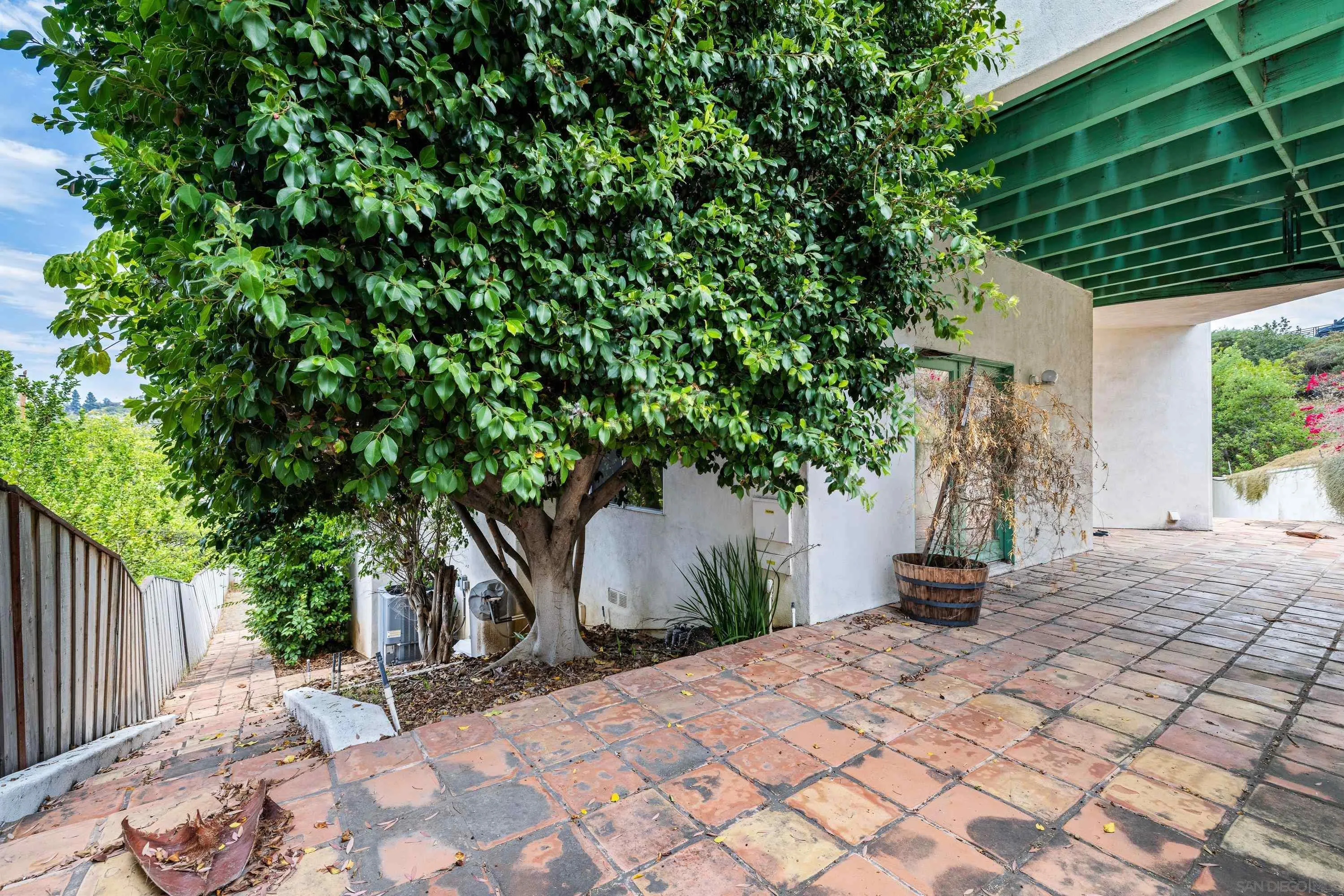 https://cdn.realtyfeed.com/cdn/127/260015832/82254813d4bb9226612fc00dd6dbe000.webp