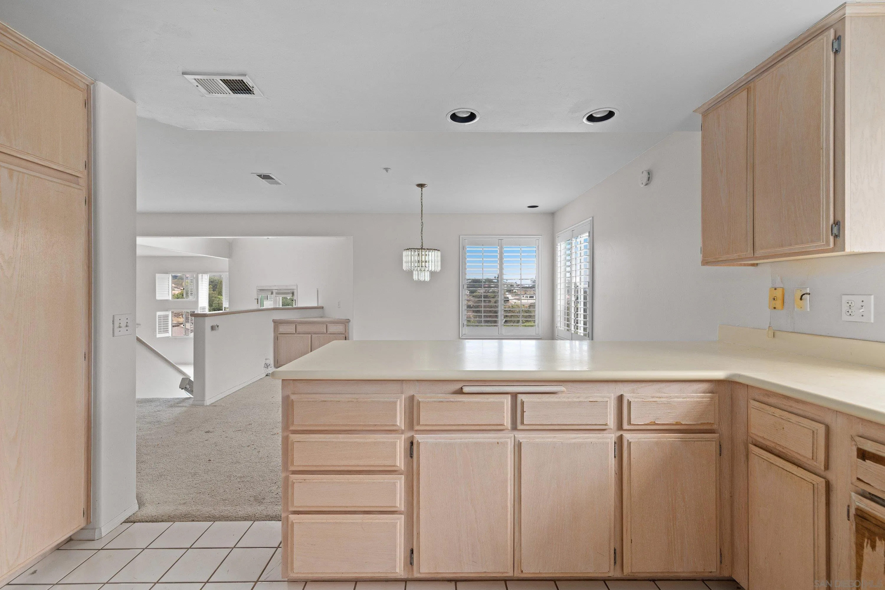 https://cdn.realtyfeed.com/cdn/127/260015832/823d5e18967606c46fdda9bd28f9a28a.webp