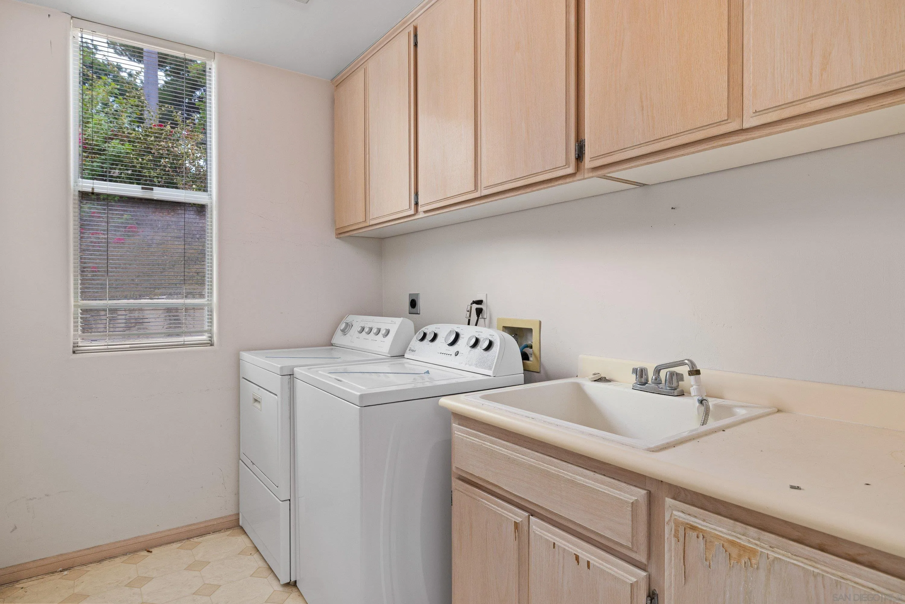 https://cdn.realtyfeed.com/cdn/127/260015832/95a4d5493f00ca5c05b977f574b0afbe.webp