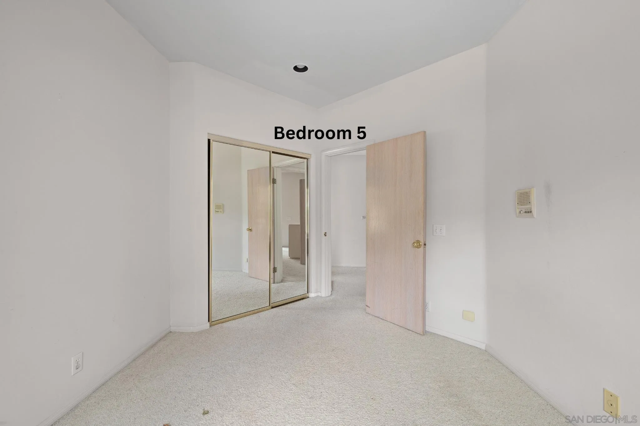 https://cdn.realtyfeed.com/cdn/127/260015832/a5af3544318127f9f0a3bccbf59b5d7e.webp