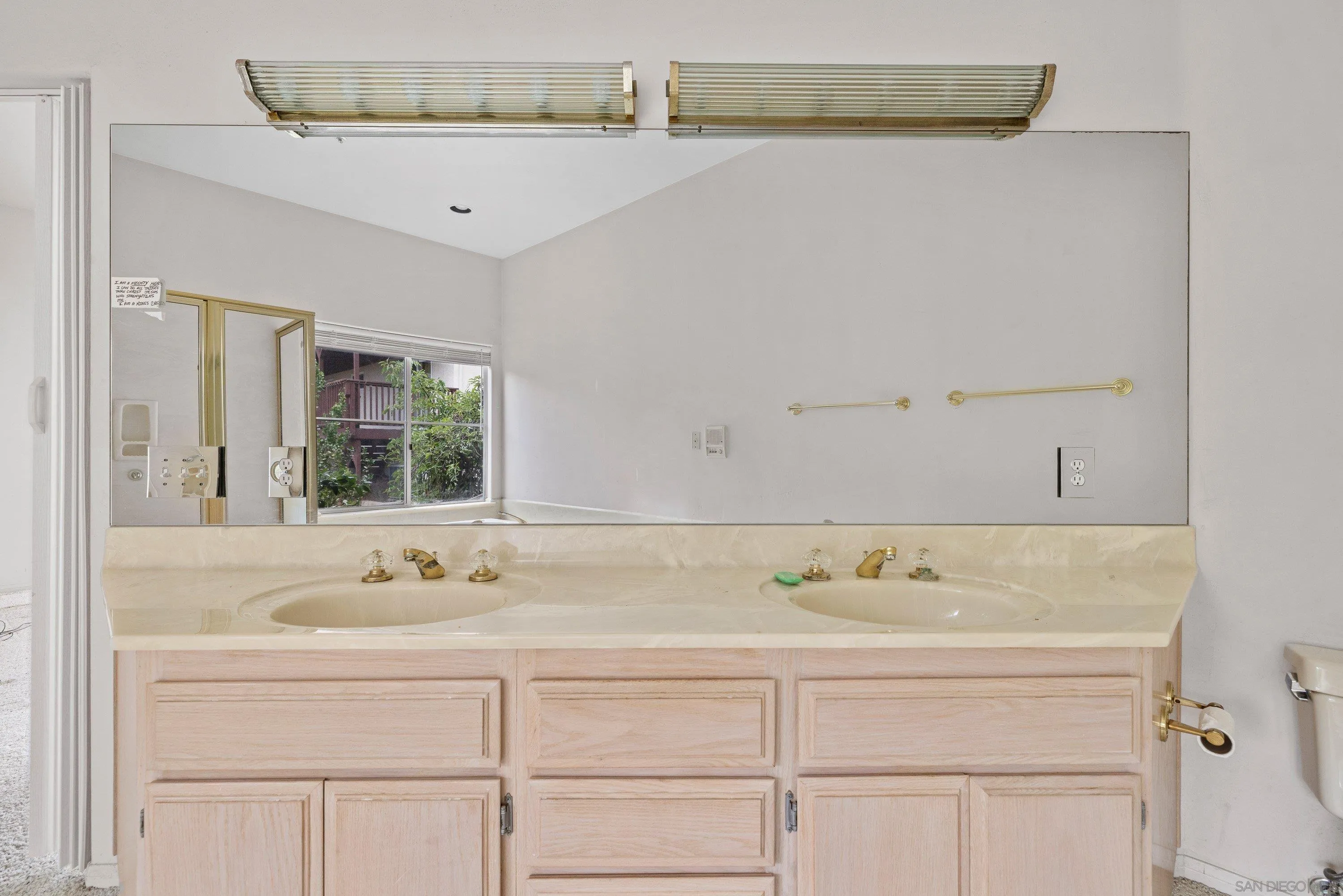 https://cdn.realtyfeed.com/cdn/127/260015832/ee5d3b59d244a61f8f55e519d79a23cd.webp