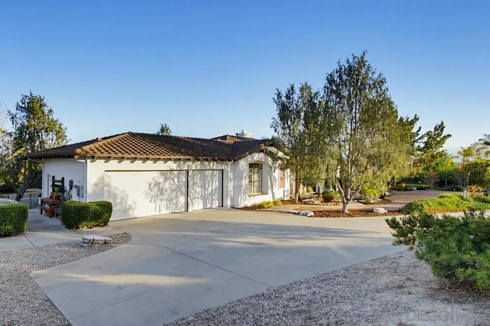 https://cdn.realtyfeed.com/cdn/127/260015839/a465e37857613ac85c7cbeeb4db8b68d.webp