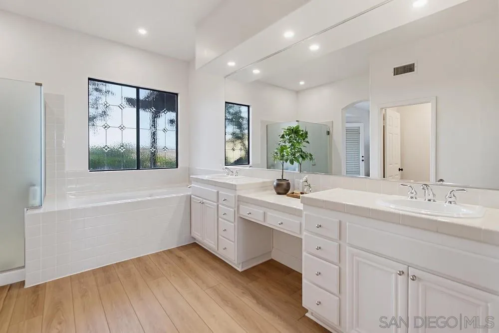 https://cdn.realtyfeed.com/cdn/127/260015839/db3ddbacd3f2fba300e13fe7d3a55d45.webp