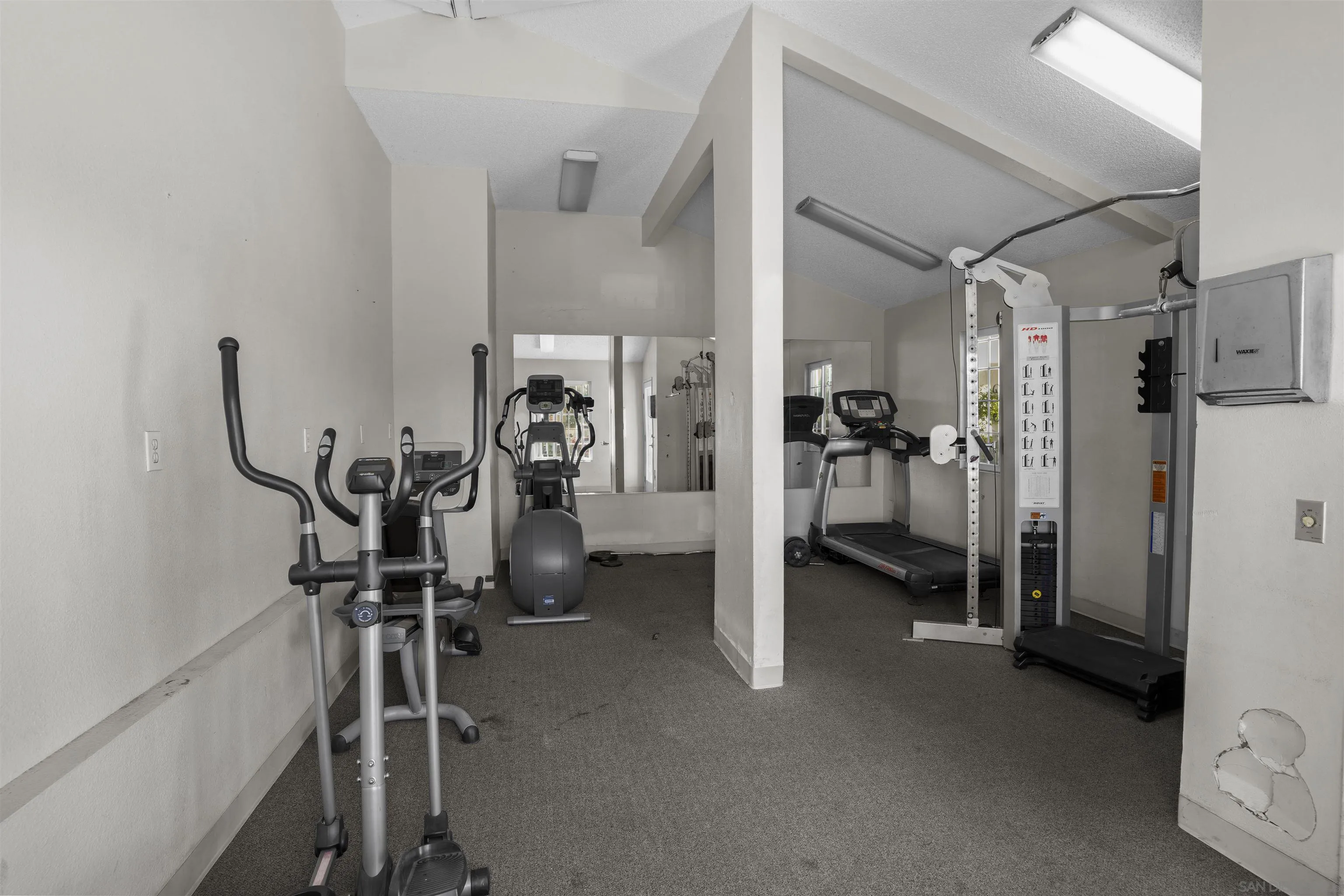 https://cdn.realtyfeed.com/cdn/127/260015840/005716c2a698bcb647c01c302d739d13.webp
