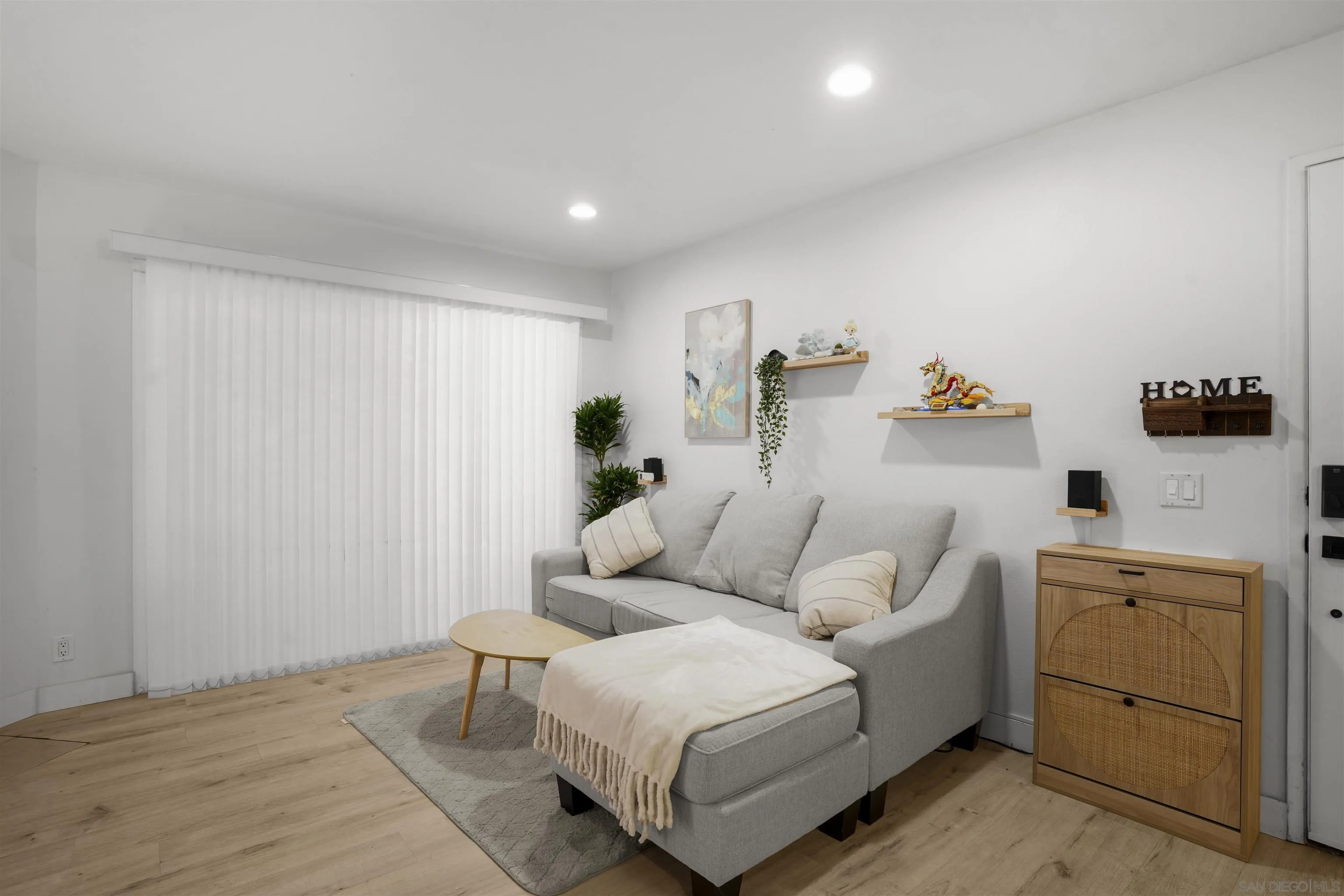 https://cdn.realtyfeed.com/cdn/127/260015840/1137a80df534b1fb04ad86dcb458035a.webp