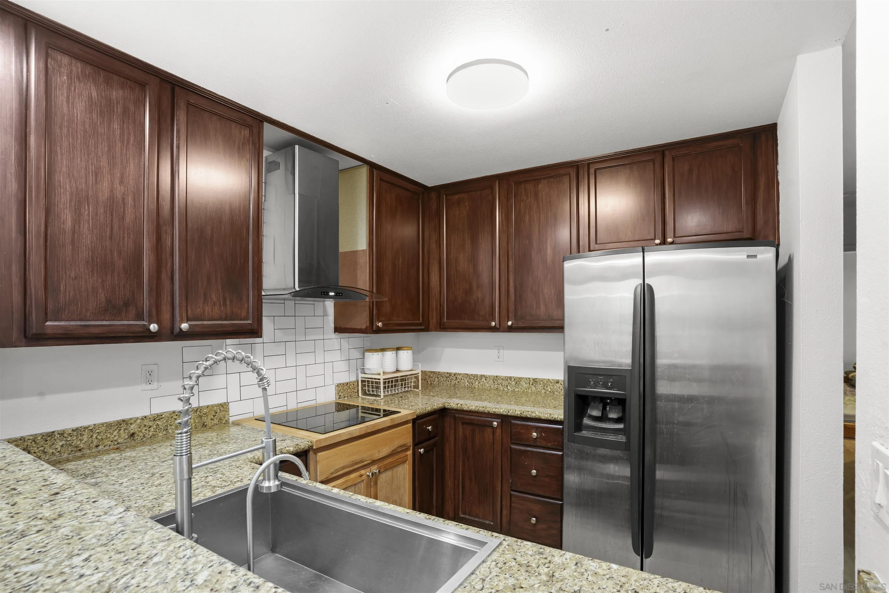 https://cdn.realtyfeed.com/cdn/127/260015840/38b3911efb65b7696952e08d6600e5f4.webp