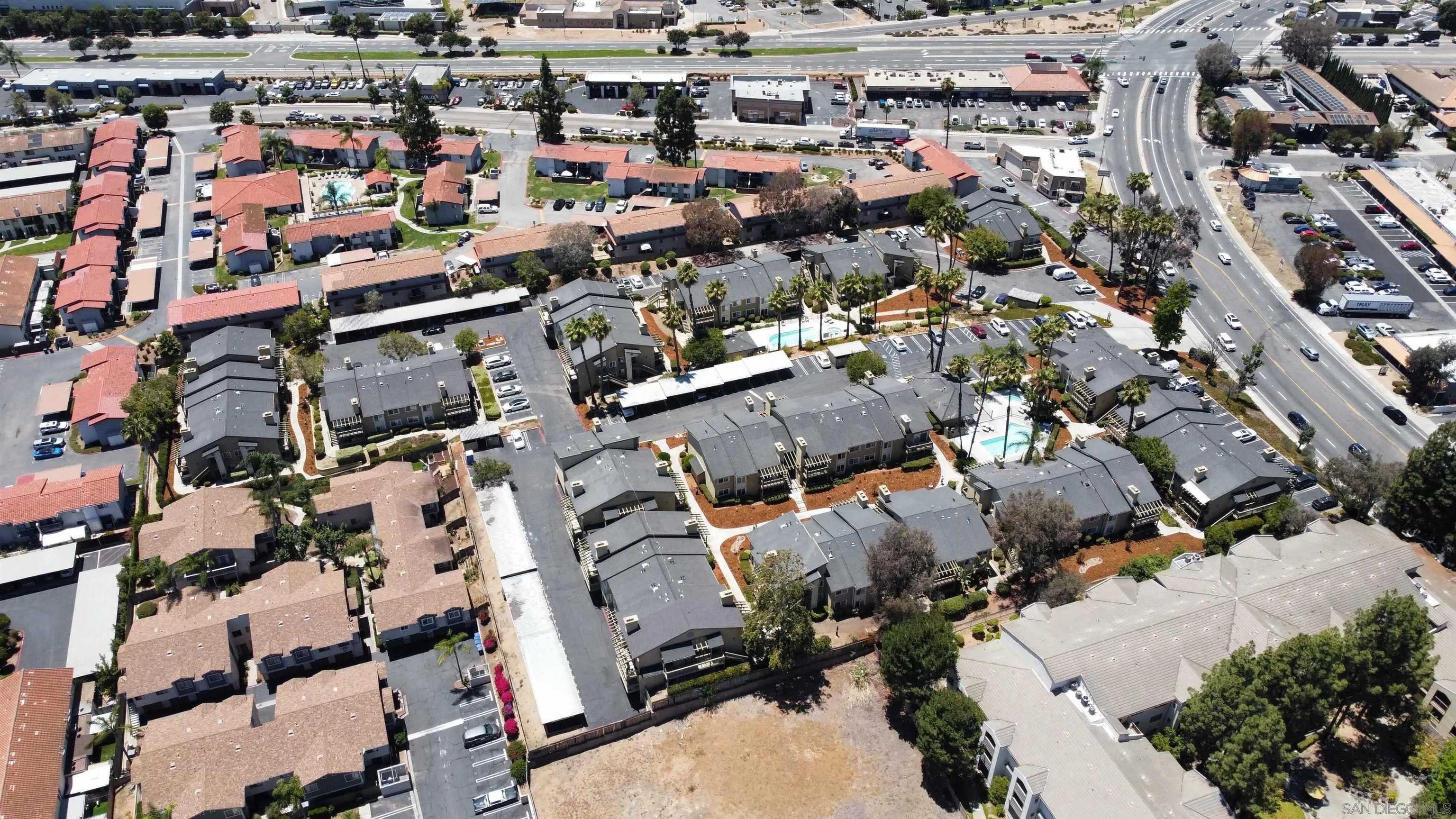 https://cdn.realtyfeed.com/cdn/127/260015840/b712a19af83250c8eb75dd85906d69c8.webp