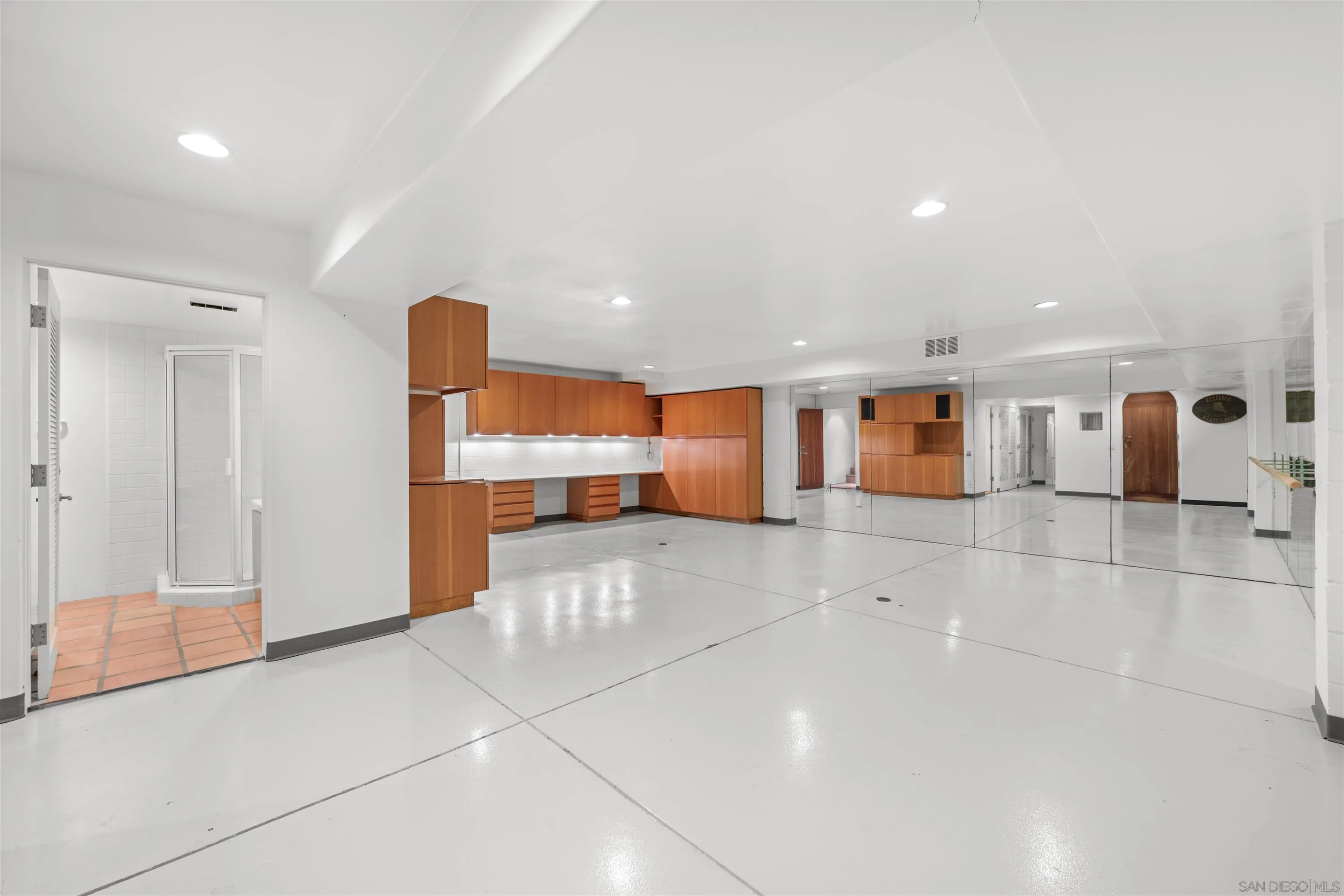 https://cdn.realtyfeed.com/cdn/127/260015844/7ffe43a536b0e290059ecd9d7f5e282d.webp