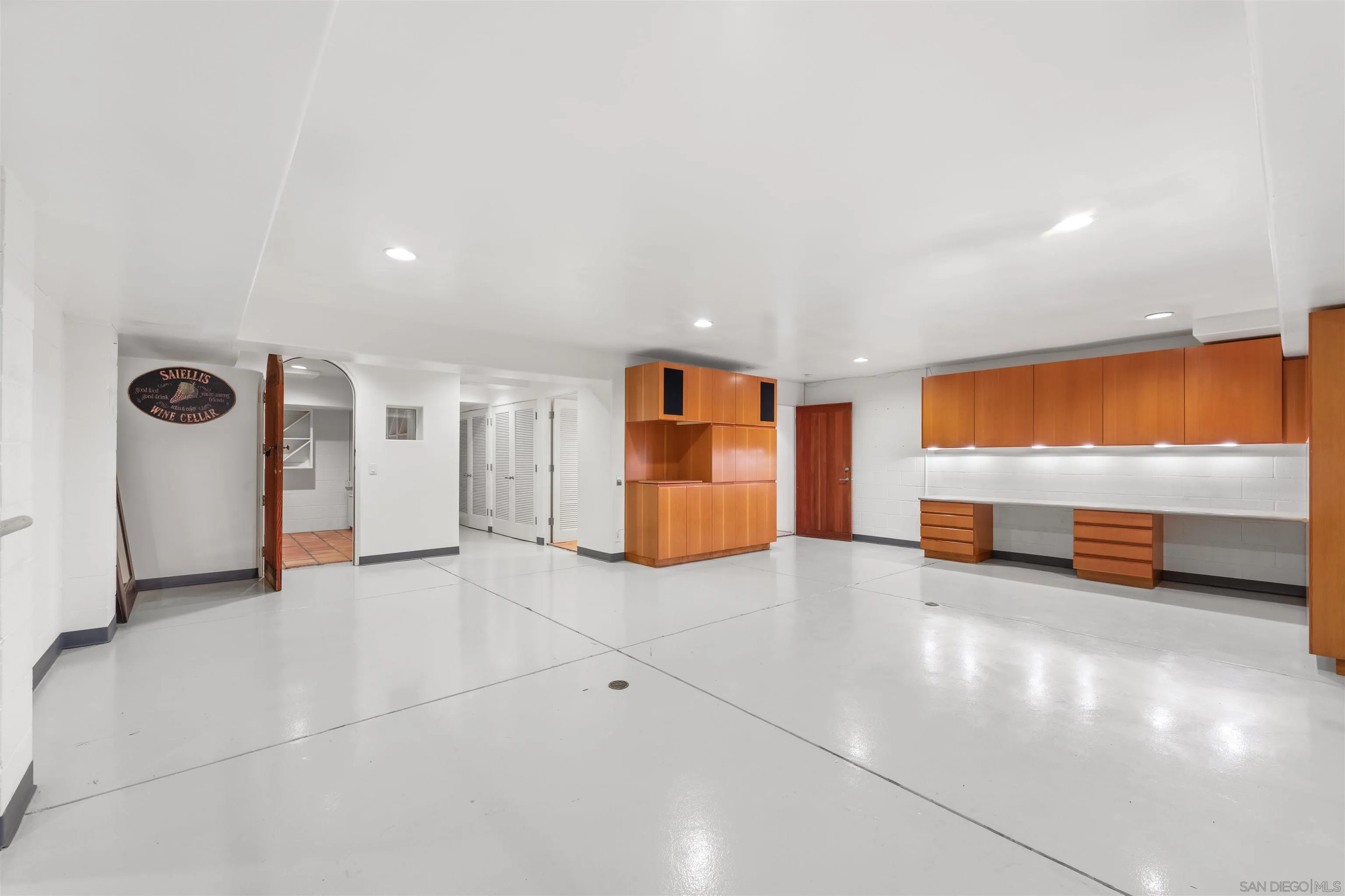 https://cdn.realtyfeed.com/cdn/127/260015844/b14bf05bb0fabbd8827fea096396f165.webp