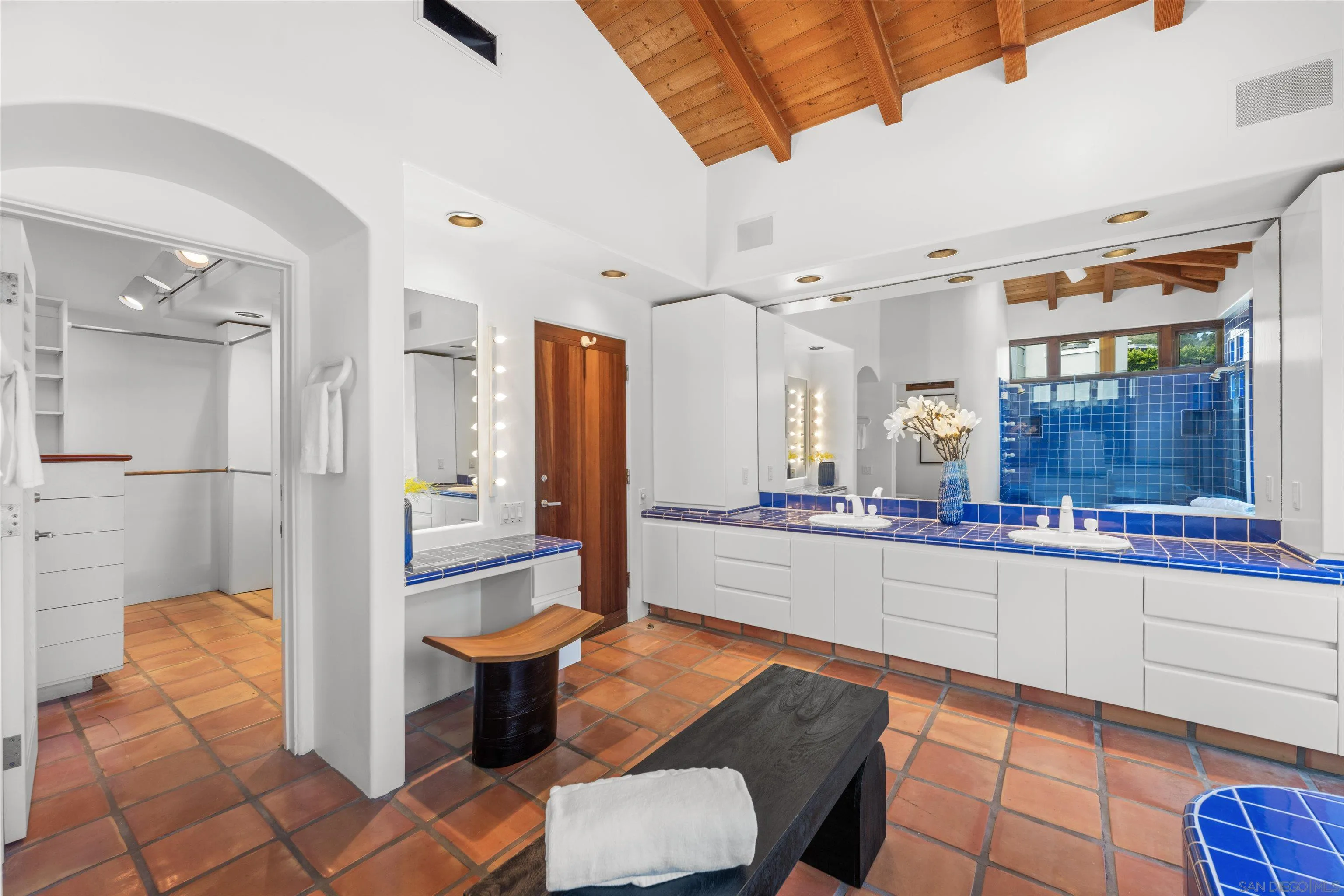 https://cdn.realtyfeed.com/cdn/127/260015844/d05e6de7ecc9b90975f4ed34d054e3d3.webp