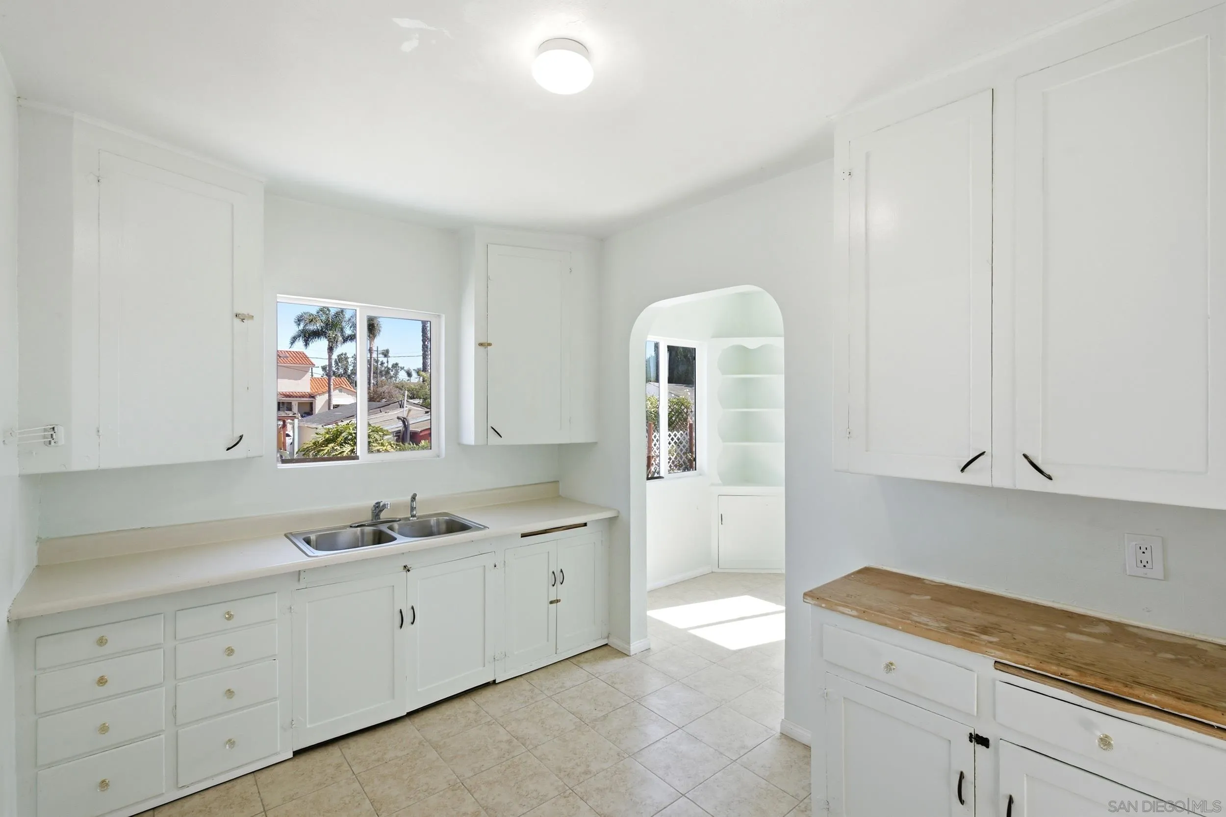 https://cdn.realtyfeed.com/cdn/127/260015845/3ad7053c557d4a0e866c24f2a721fce7.webp