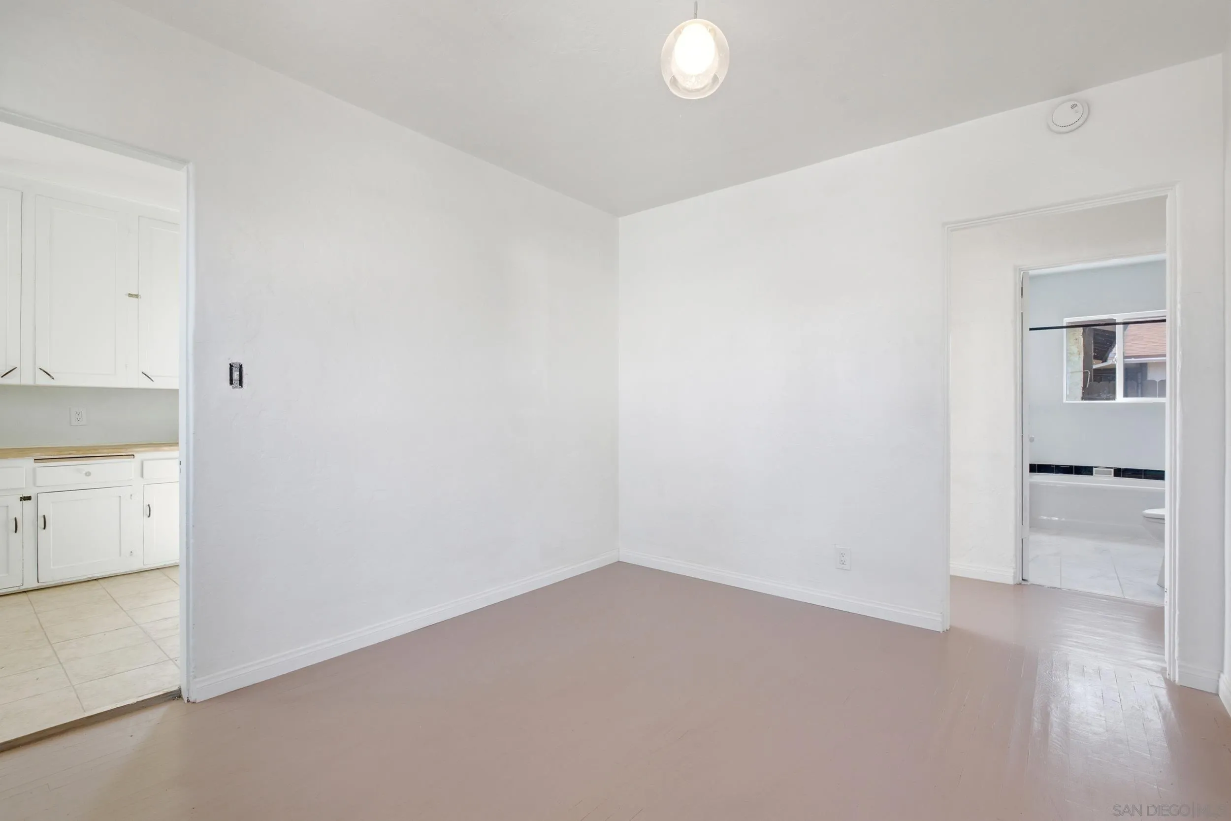 https://cdn.realtyfeed.com/cdn/127/260015845/bc08ed51c34e709240eed026b015de40.webp