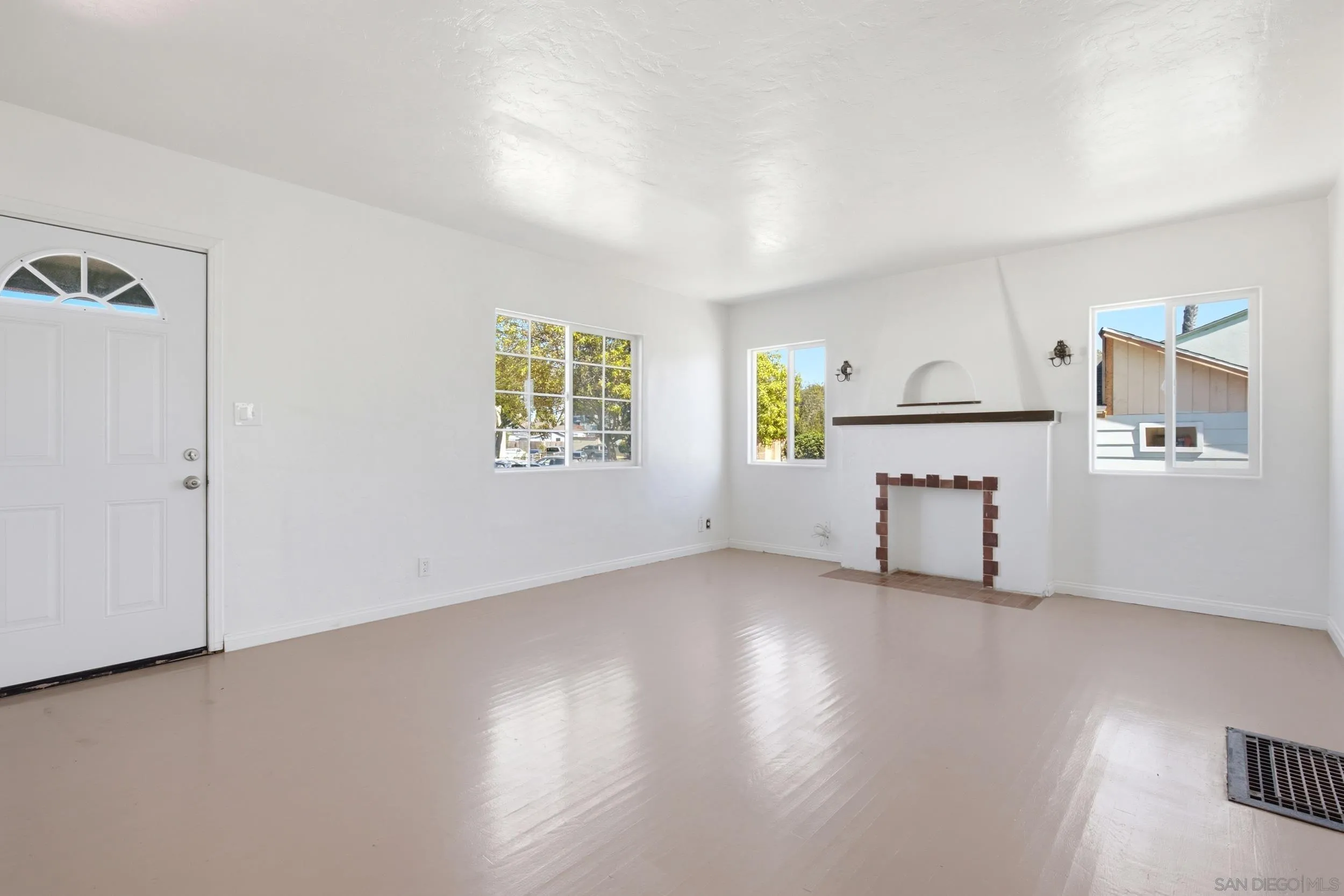 https://cdn.realtyfeed.com/cdn/127/260015845/d68a411b5a954c5ddaed3947947b7195.webp