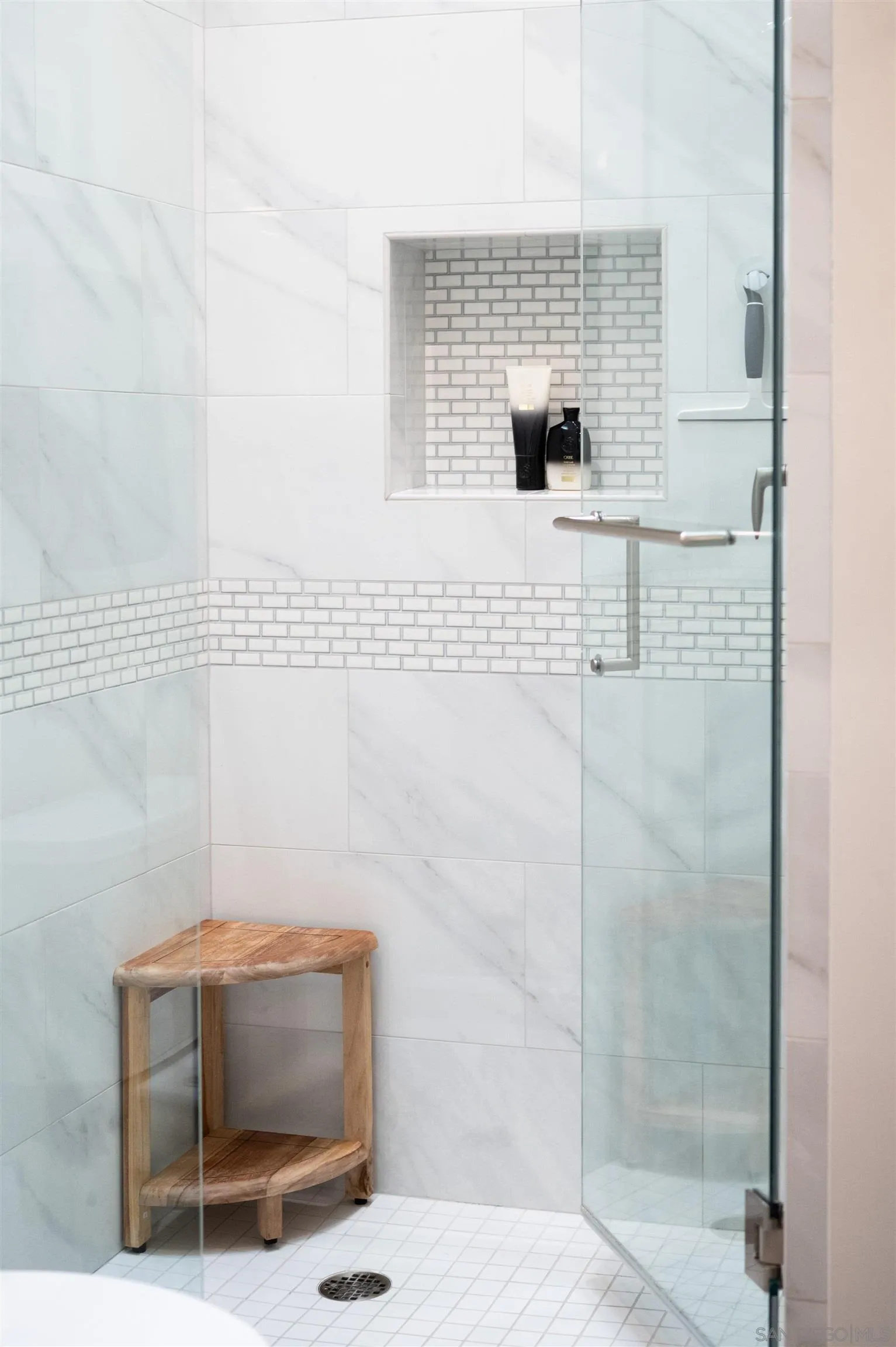 https://cdn.realtyfeed.com/cdn/127/260015846/a6b4a7666eb328b58859652b7c6850ec.webp