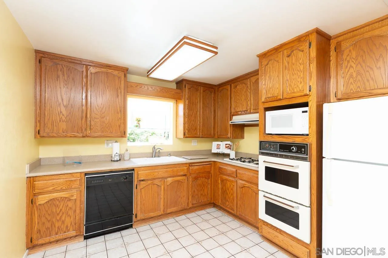 https://cdn.realtyfeed.com/cdn/127/260015847/93c104079649eaf708fa2c25ad60d70a.webp