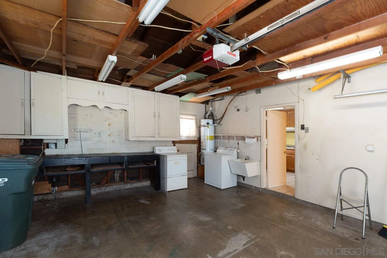 https://cdn.realtyfeed.com/cdn/127/260015847/d813ffdcbf2f0cfc6822a111fb711860.webp