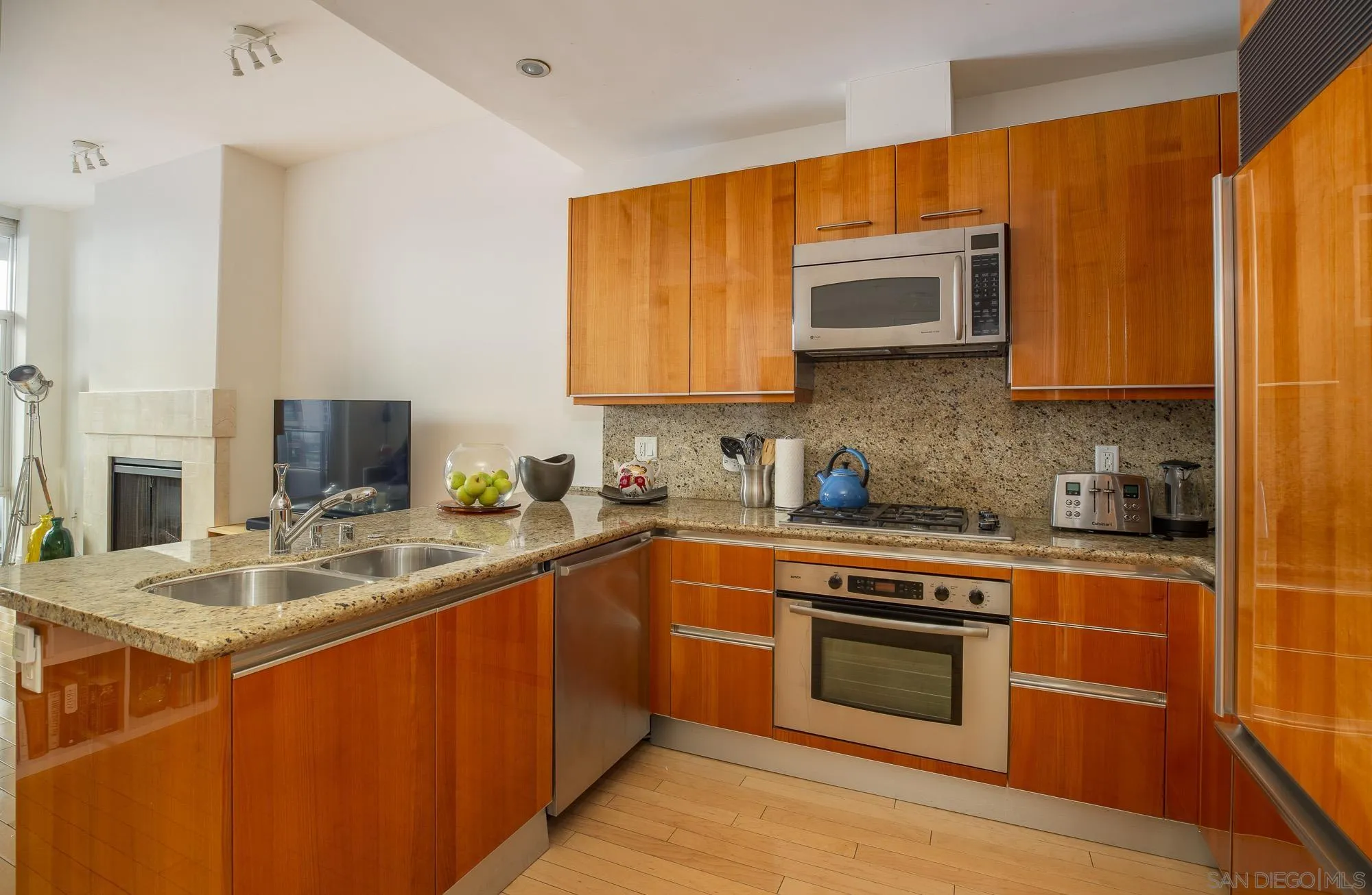 https://cdn.realtyfeed.com/cdn/127/260015855/0b41796c672191abd8961de76b6cc522.webp