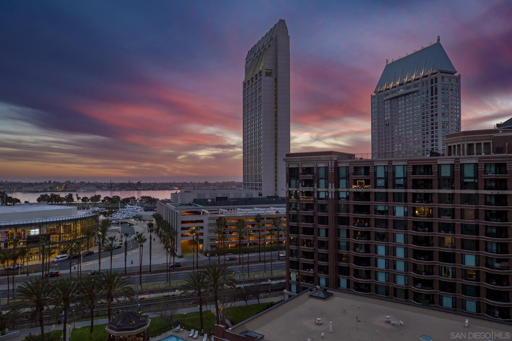 https://cdn.realtyfeed.com/cdn/127/260015855/285b8803051aa4bdc040f94fc856c5d4.webp